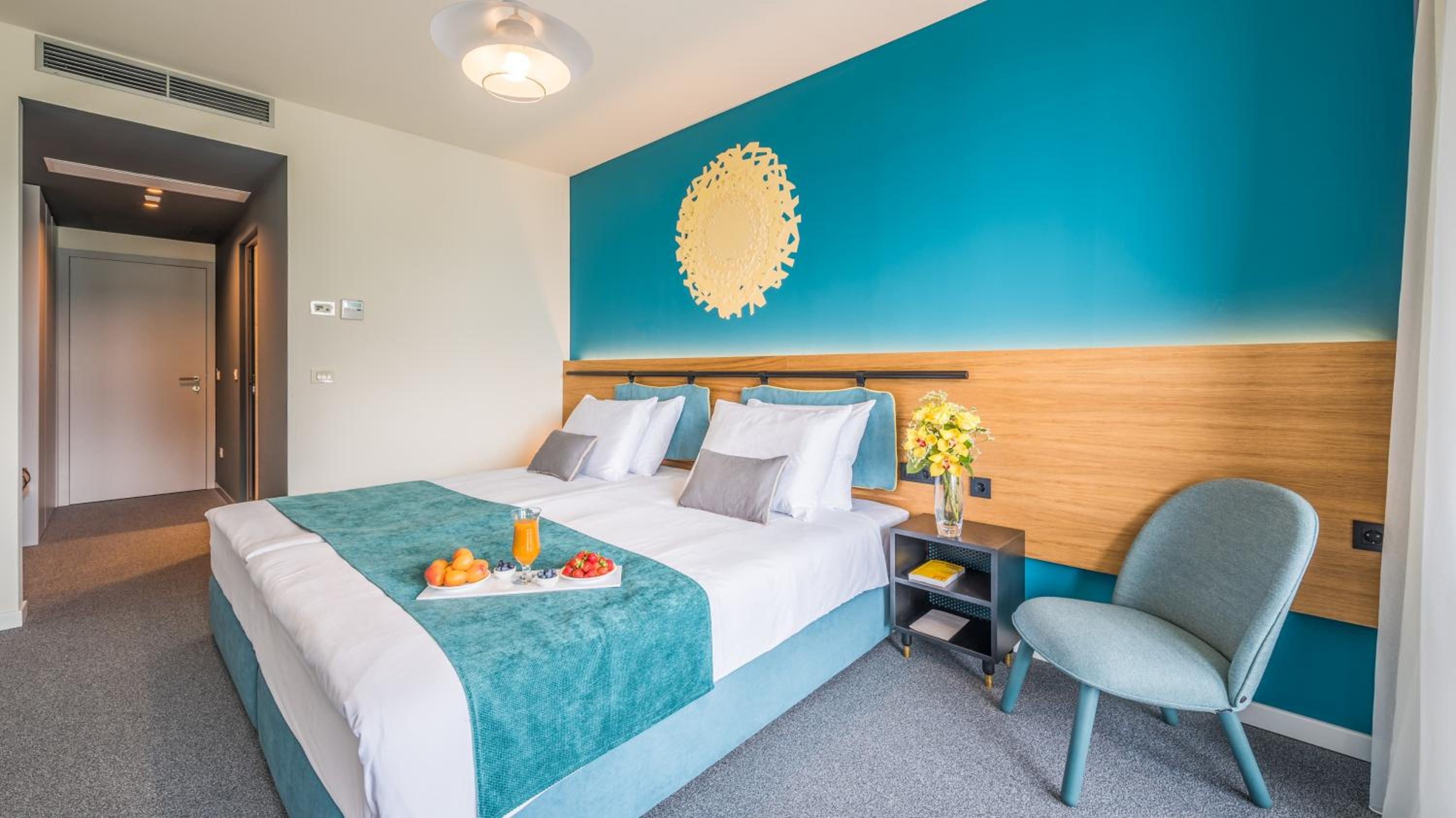 Standard Double or Twin Room with Balcony - Photo 4