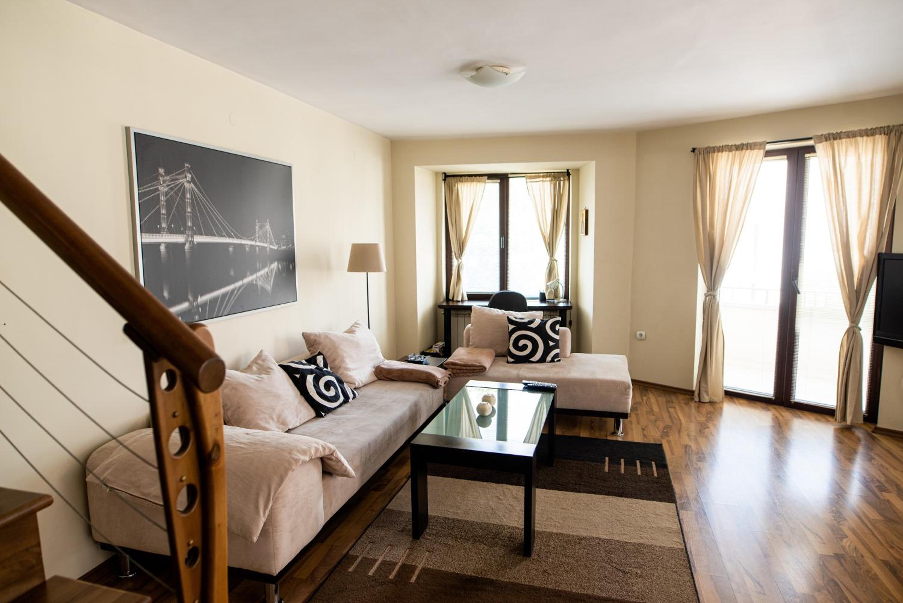 Maisonette photo 1