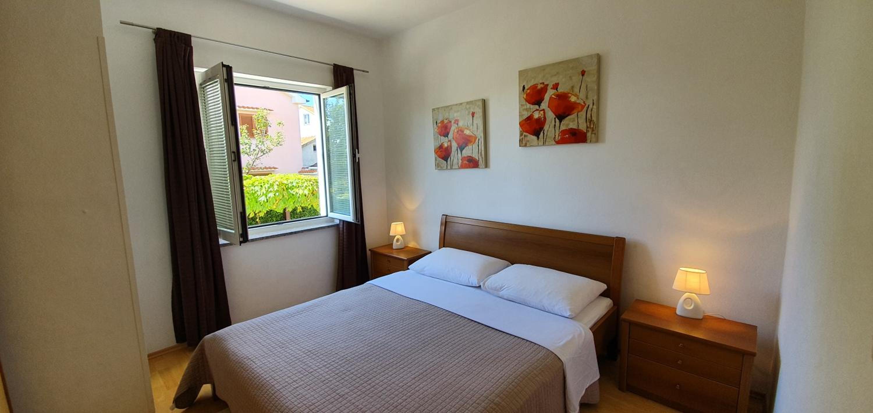 Apartment with Garden View