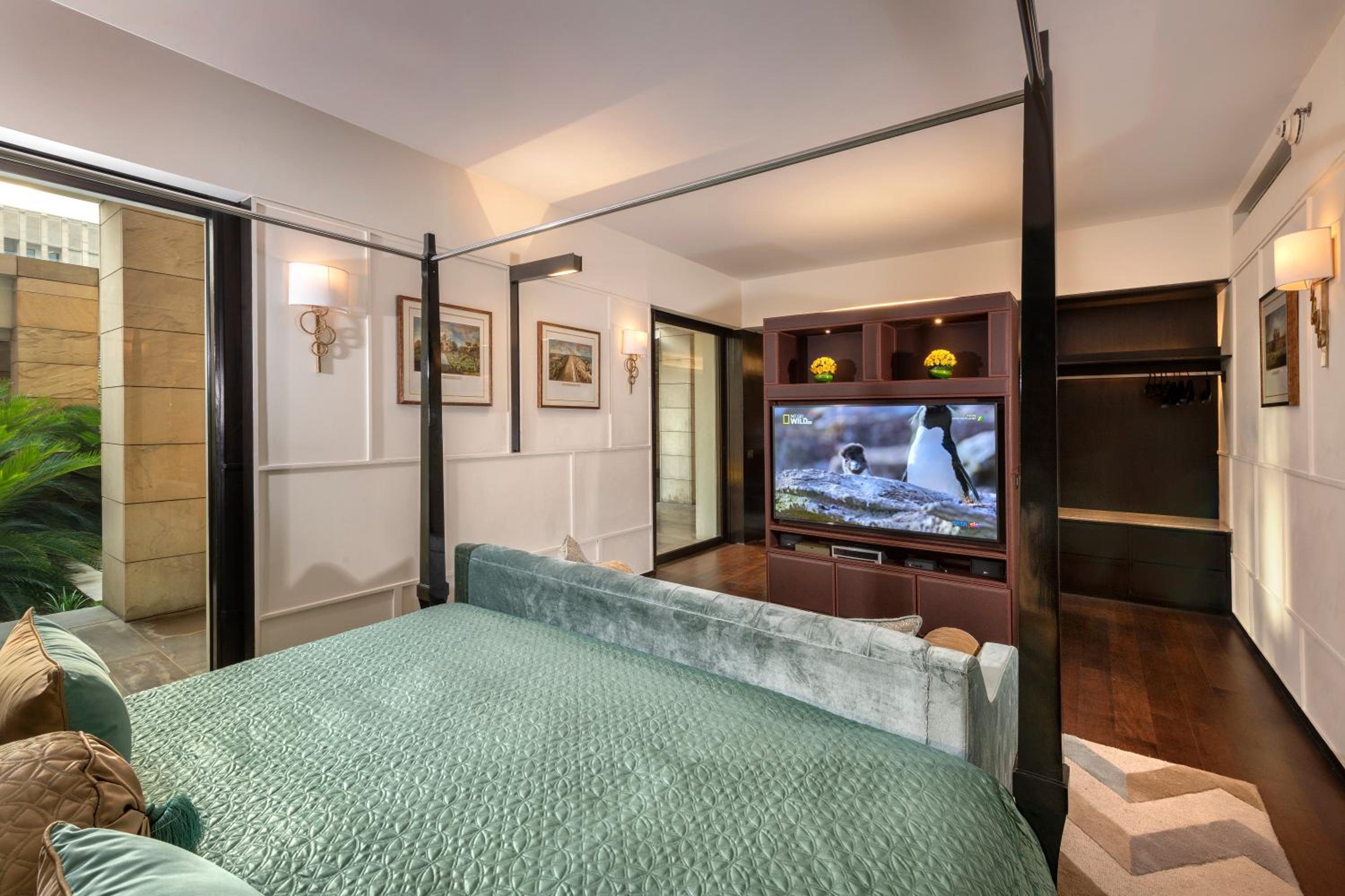 Lodhi Signature Suite with  Happy Hours at Safari Lounge 5 to 7 pm, Buy 01 drink and get another drink complimentary (spirits), 1200 spa credit per booking photo 3