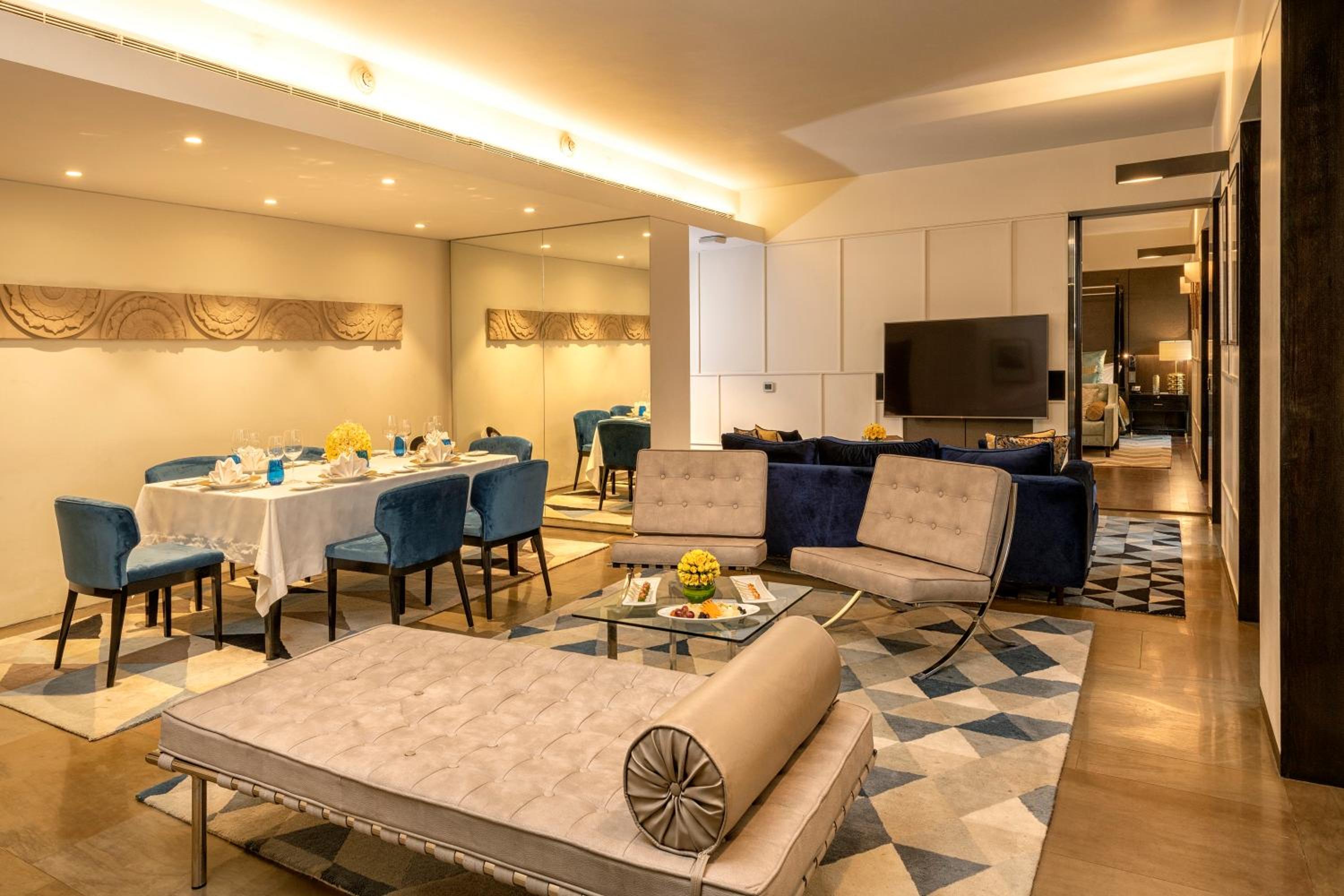 Lodhi Signature Suite with Happy Hours at Safari Lounge 5 to 7 pm, Buy 01 drink and get another drink complimentary (spirits), 1200 spa credit per booking