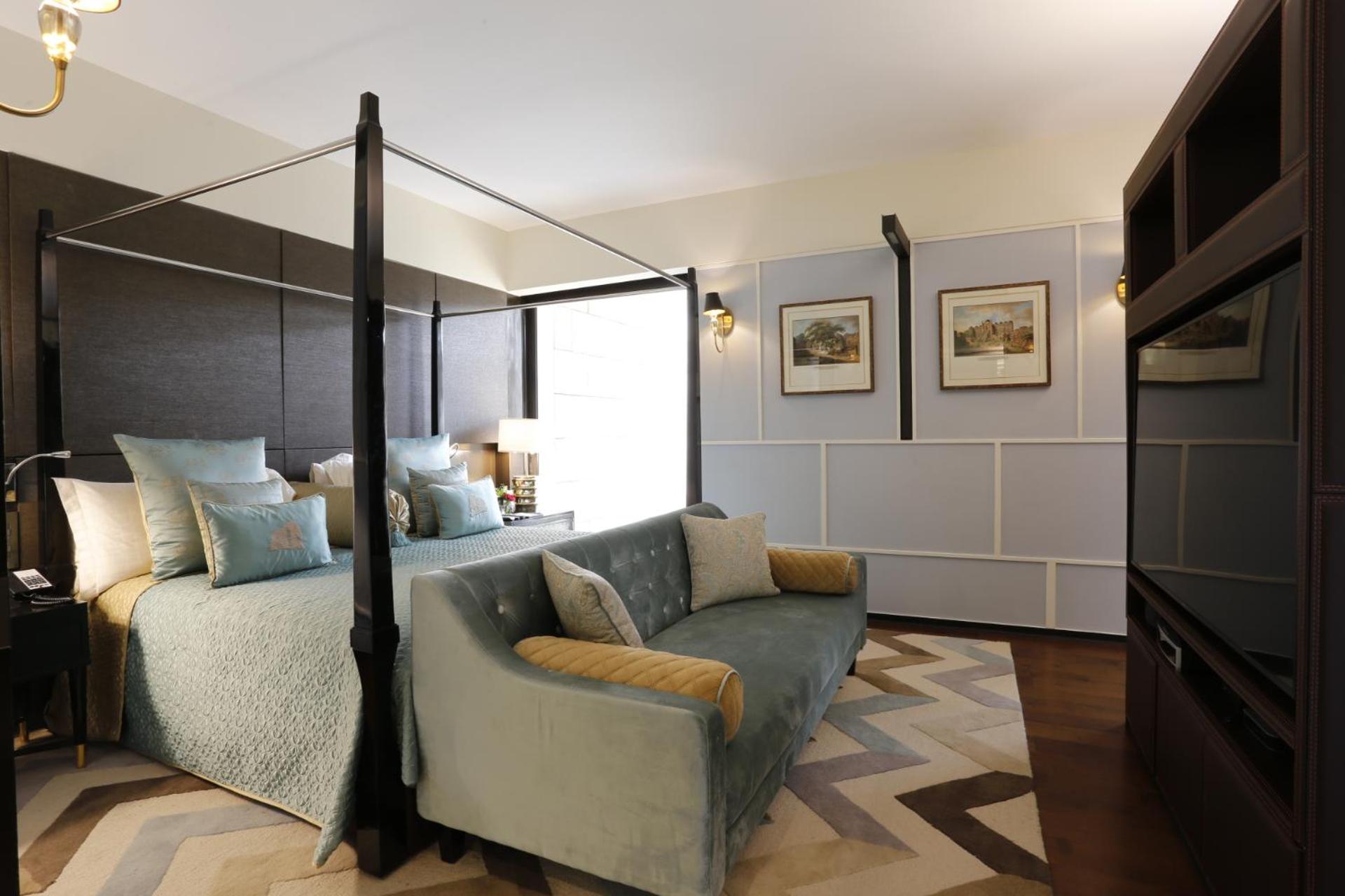 Signature Terrace Suite with Happy Hours at Safari Lounge 5 to 7 pm, Buy 01 drink and get another drink complimentary (spirits), 1200 spa credit per booking