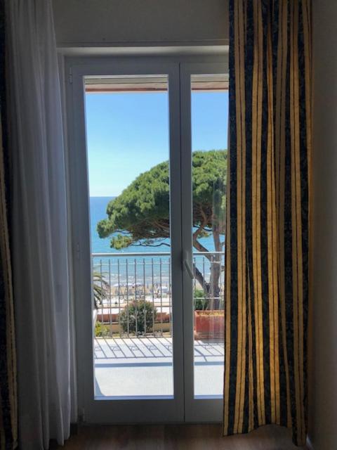 One-Bedroom Apartment with Sea View - Photo 3