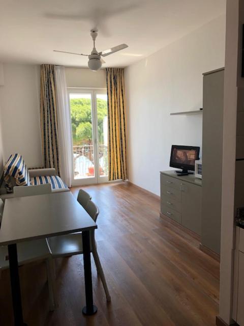 One-Bedroom Apartment with Sea View - Photo 2