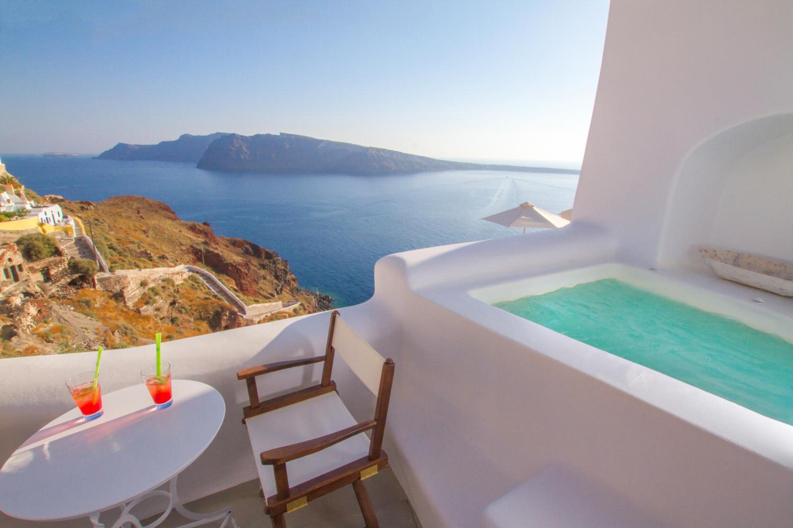 Cave Superior Studio with Outdoor Hot Tub photo 3