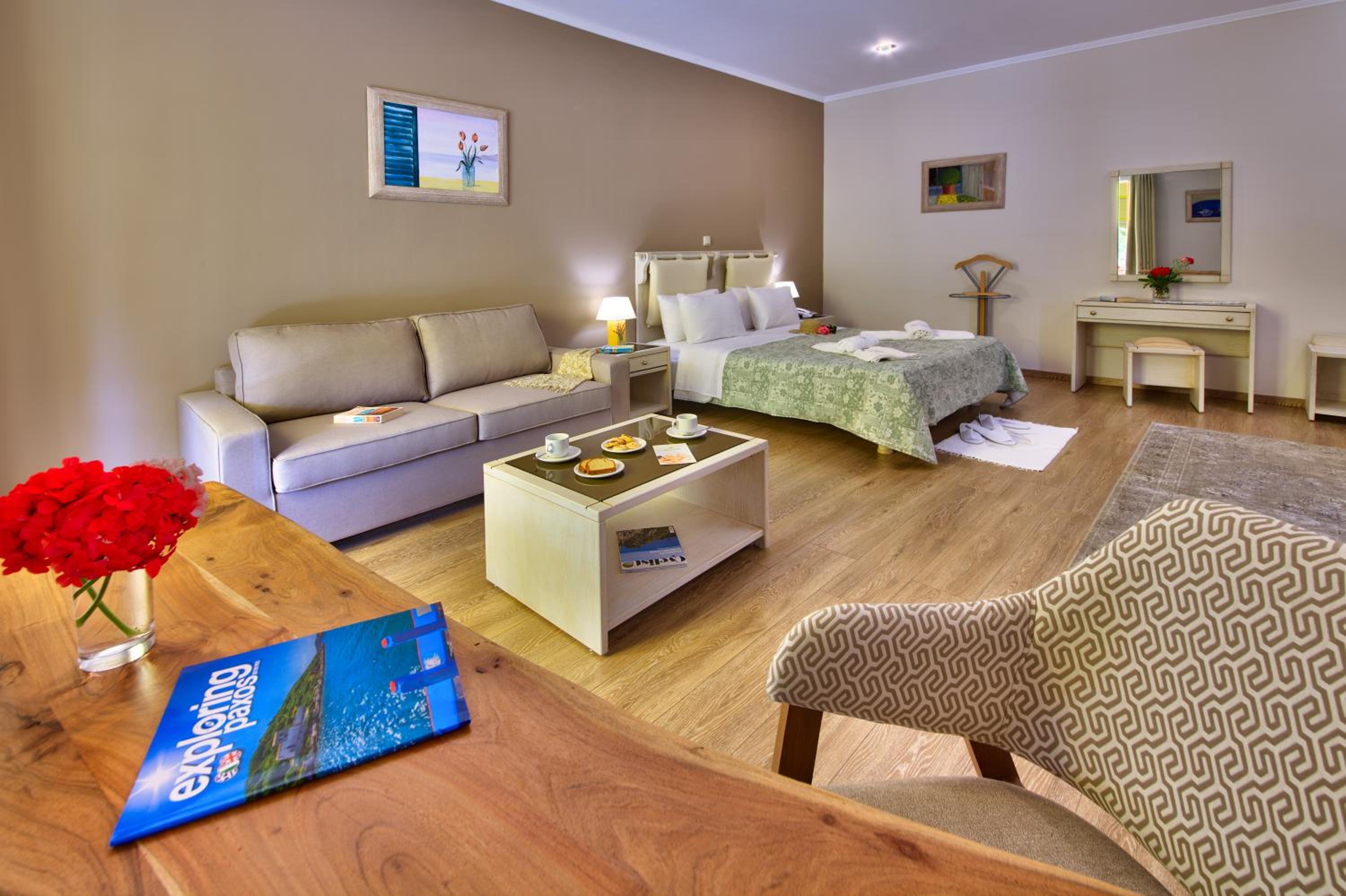 Junior Suite with Garden View