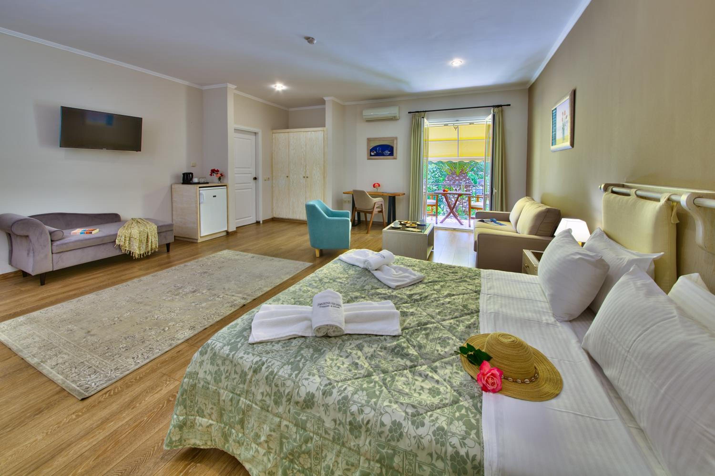 Junior Suite with Garden View photo 2
