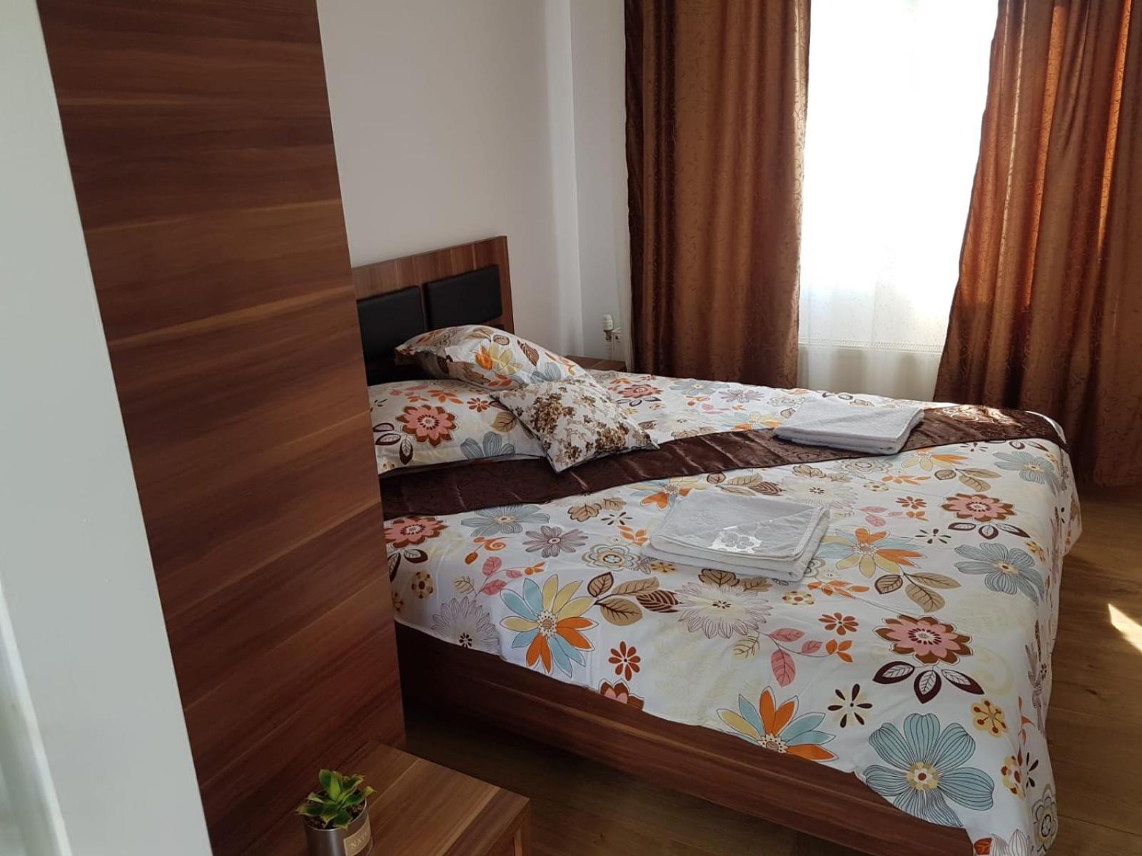 Queen Room with Pool View - Photo 1