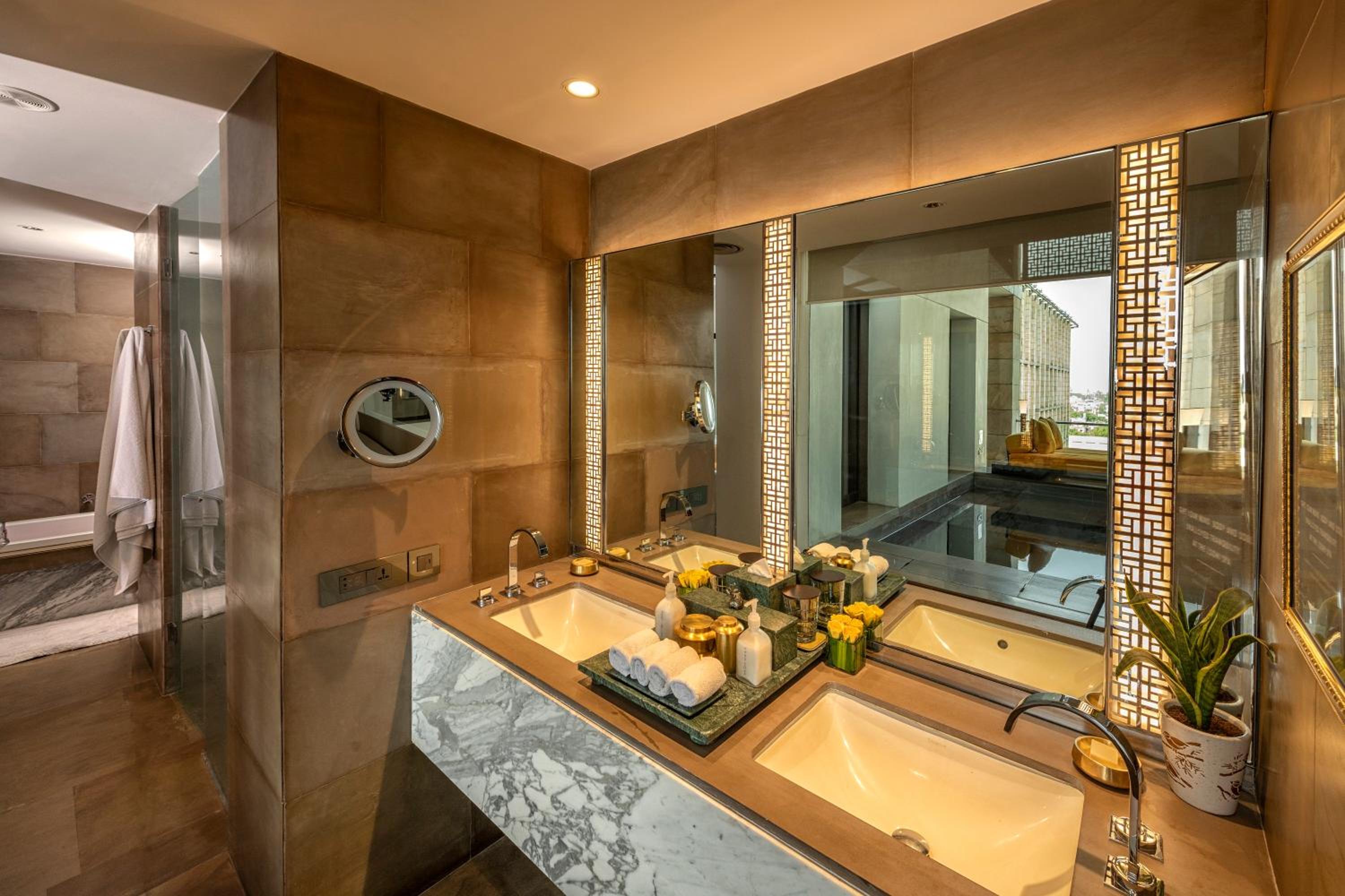 Lodhi Suite with  Happy Hours at Safari Lounge 5 to 7 pm, Buy 01 drink and get another drink complimentary (spirits), 1200 spa credit per booking - Photo 4