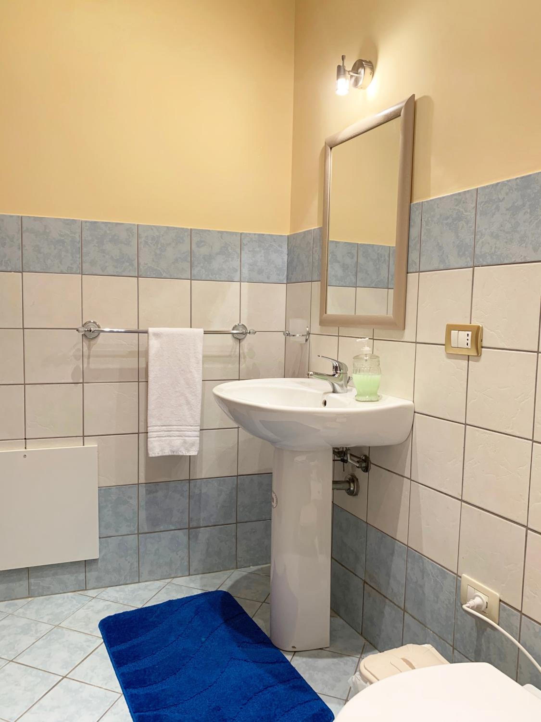 Twin Room with Private External Bathroom - Photo 5