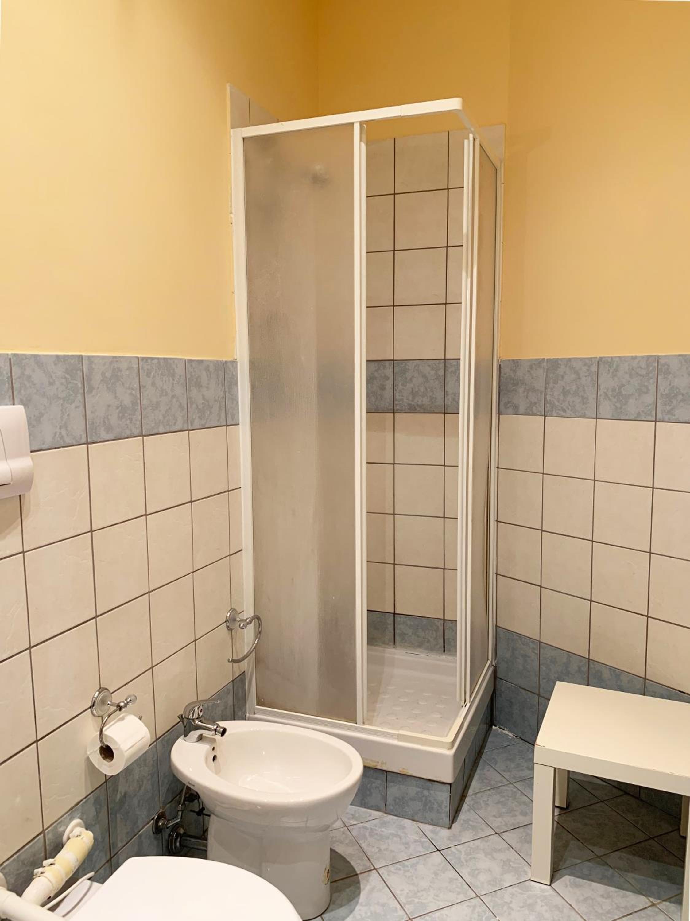 Twin Room with Private External Bathroom - Photo 3