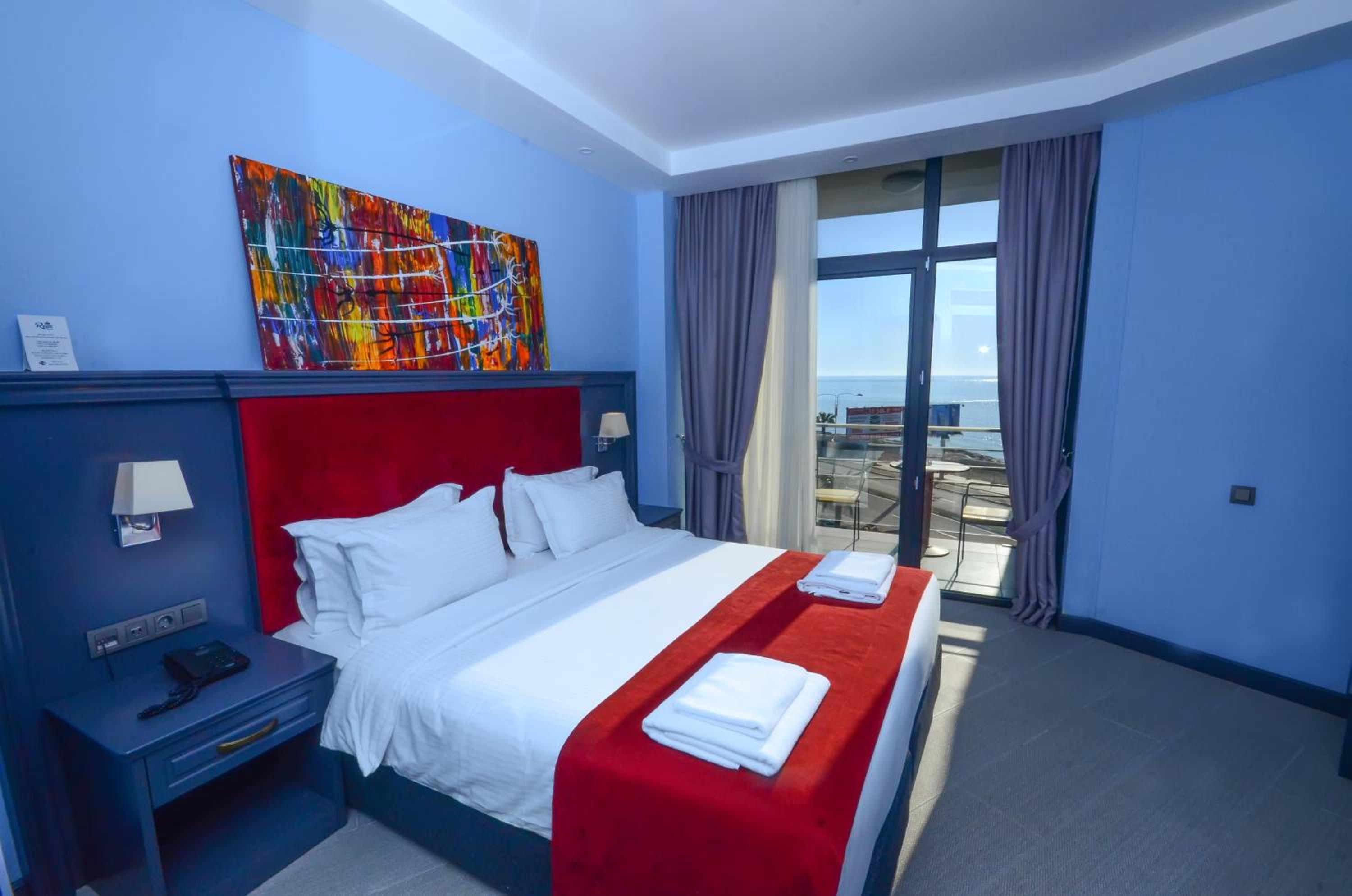 Deluxe Double Room with Balcony and Sea View photo 3