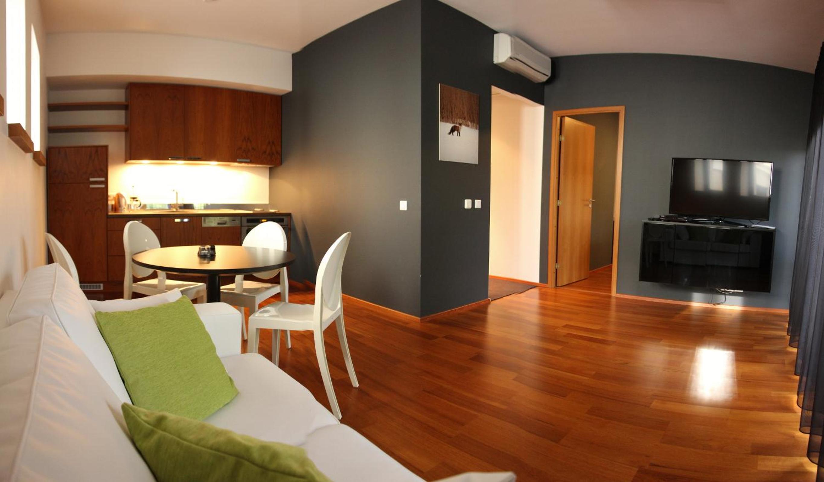 One-Bedroom Suite with Sauna - Photo 8