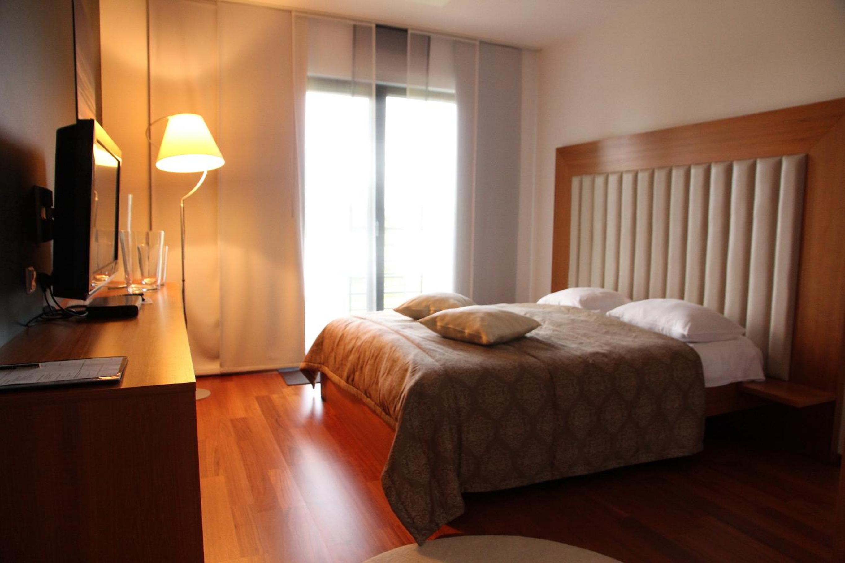 Luxury Apartment - Photo 3