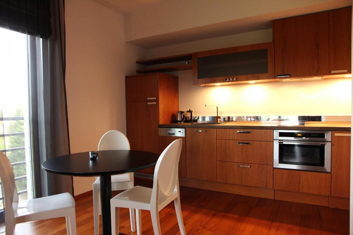Luxury Suite - Photo 7