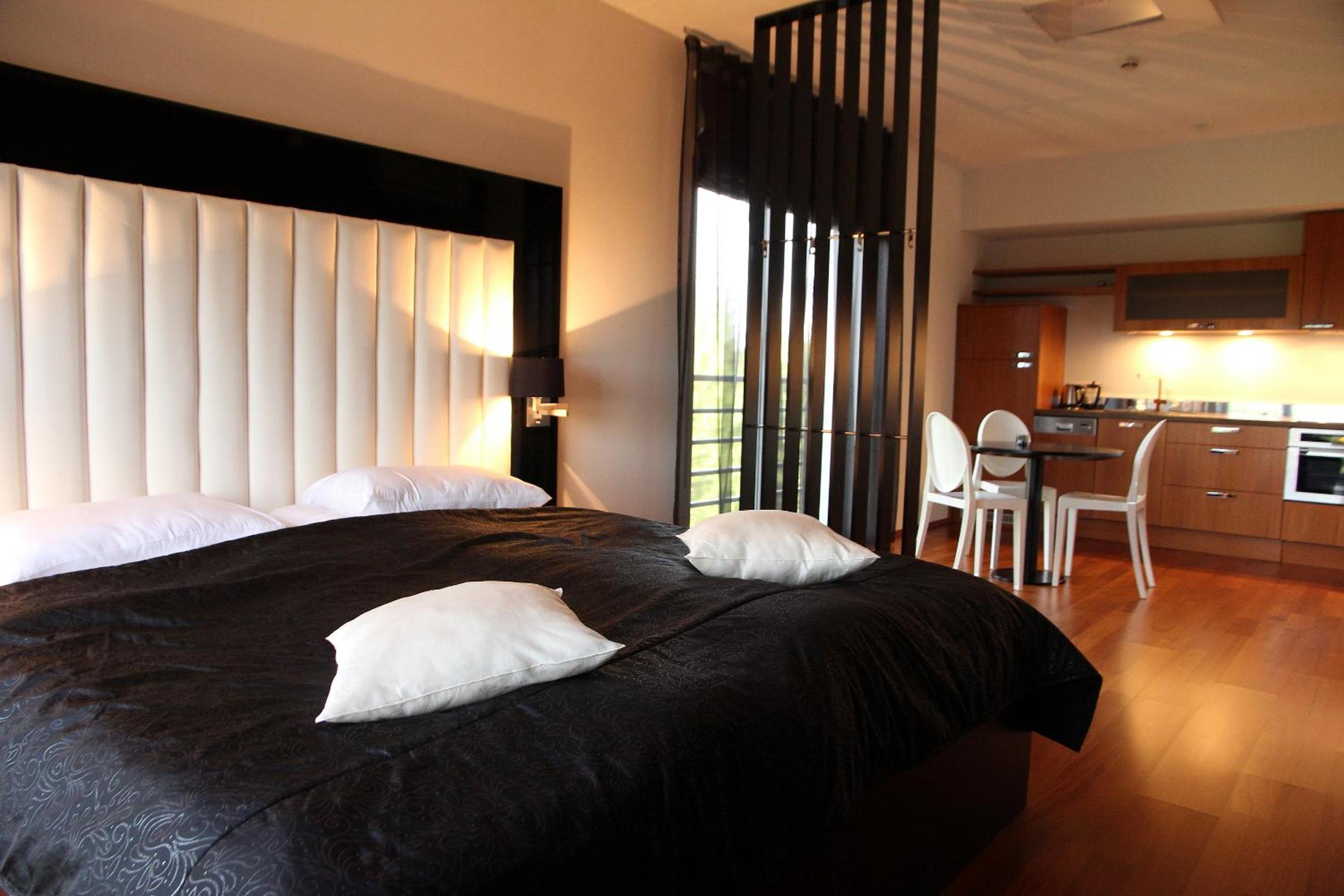 Luxury Suite - Photo 2