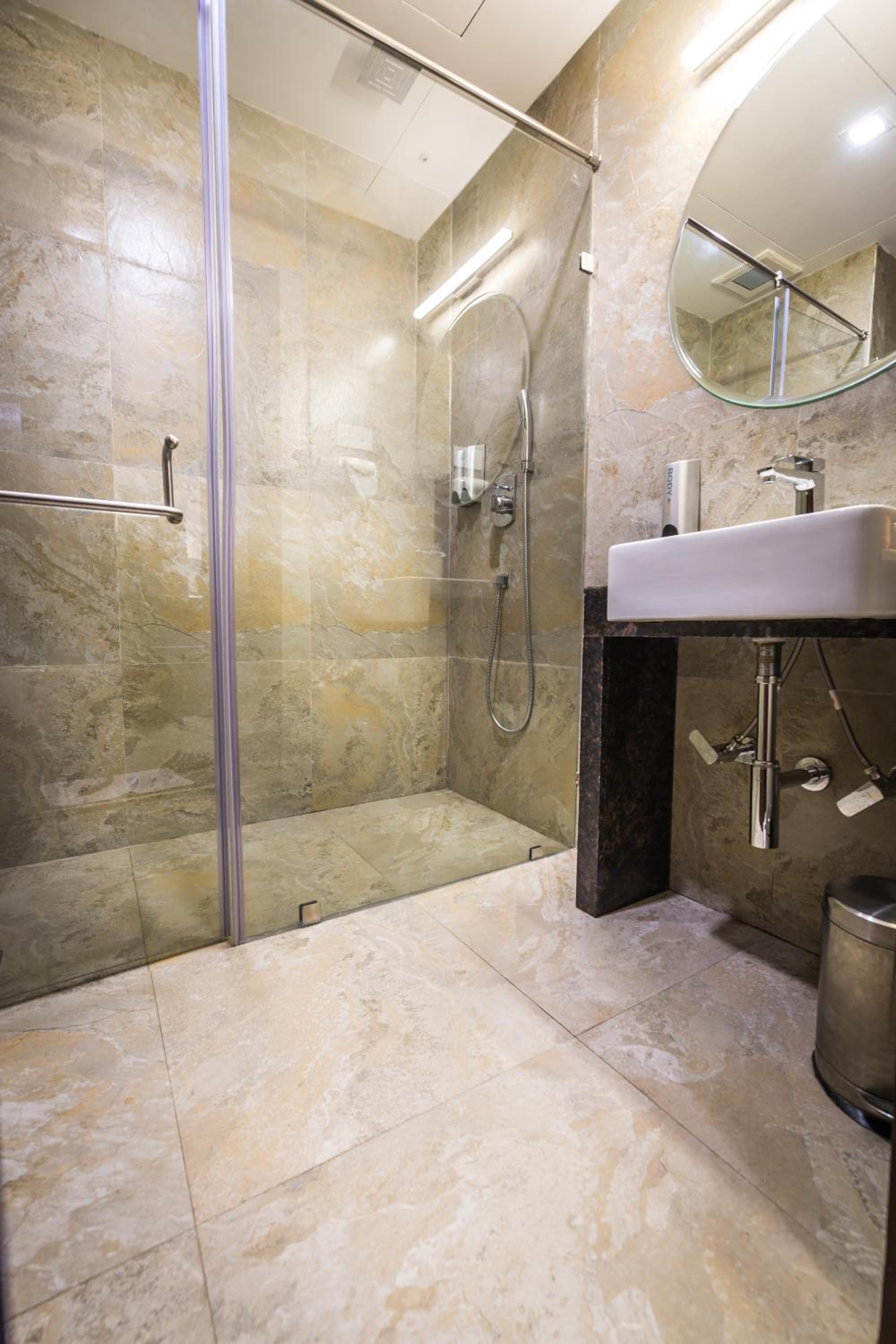 Double or Twin Room - Photo 4
