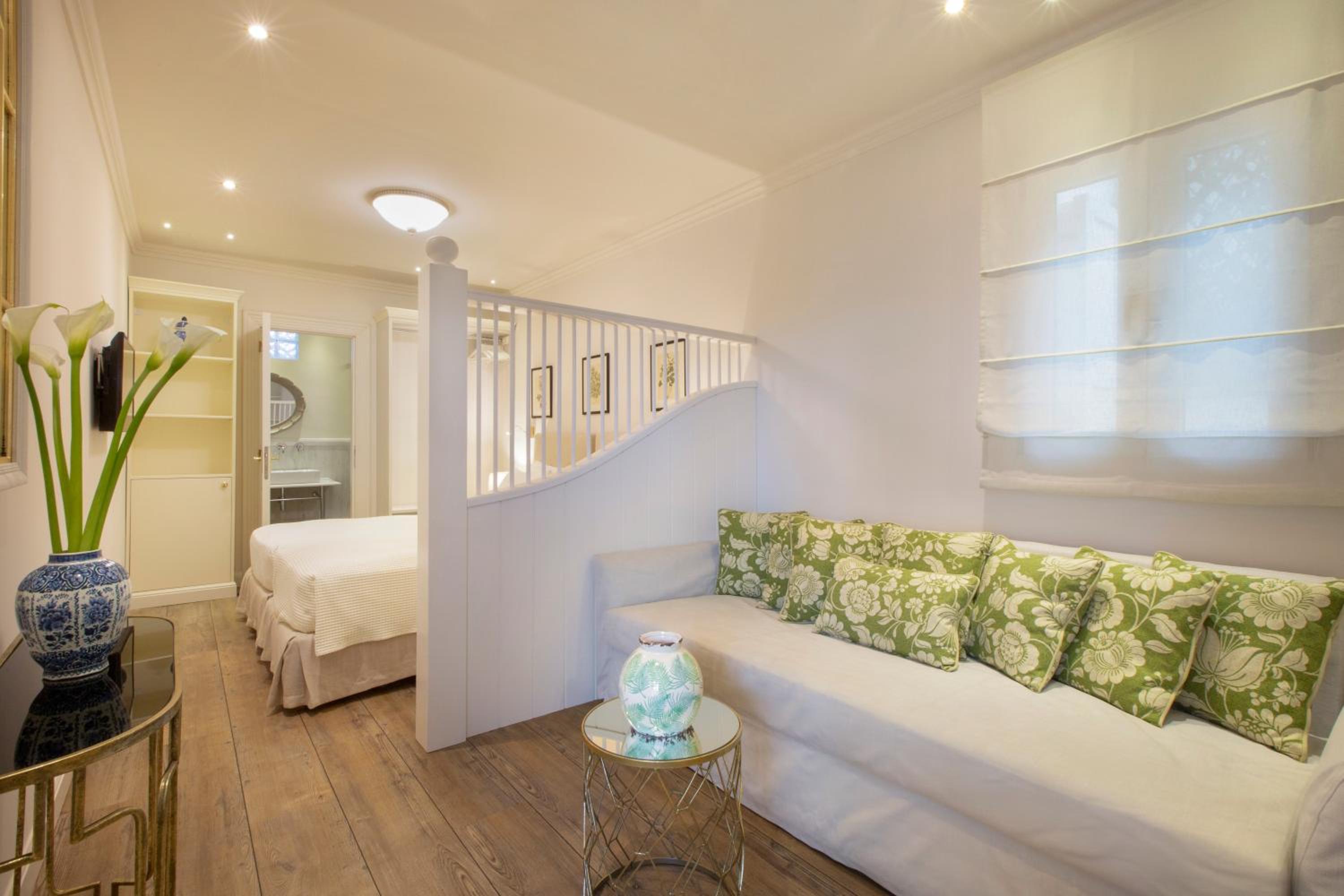 Standard Twin Room with Extra Bed - Photo 1