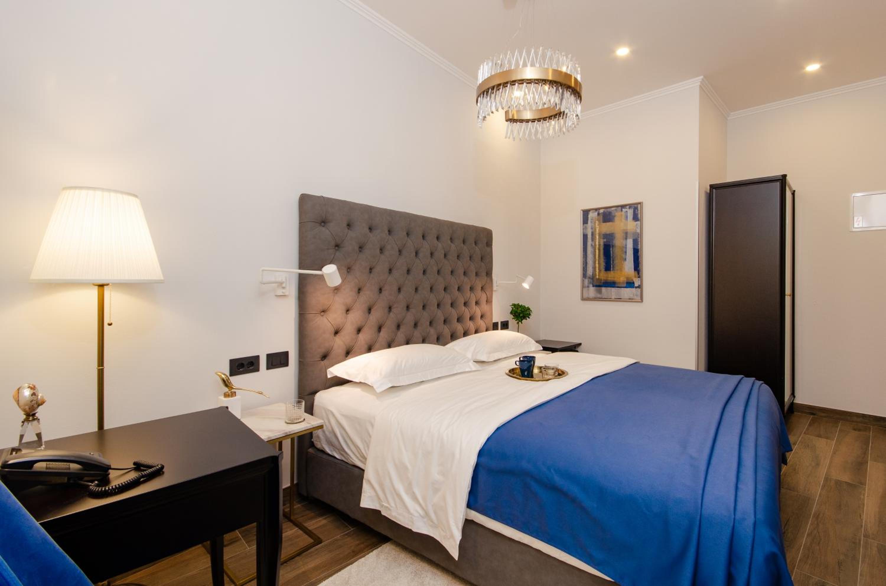 Superior King Room - Photo 7