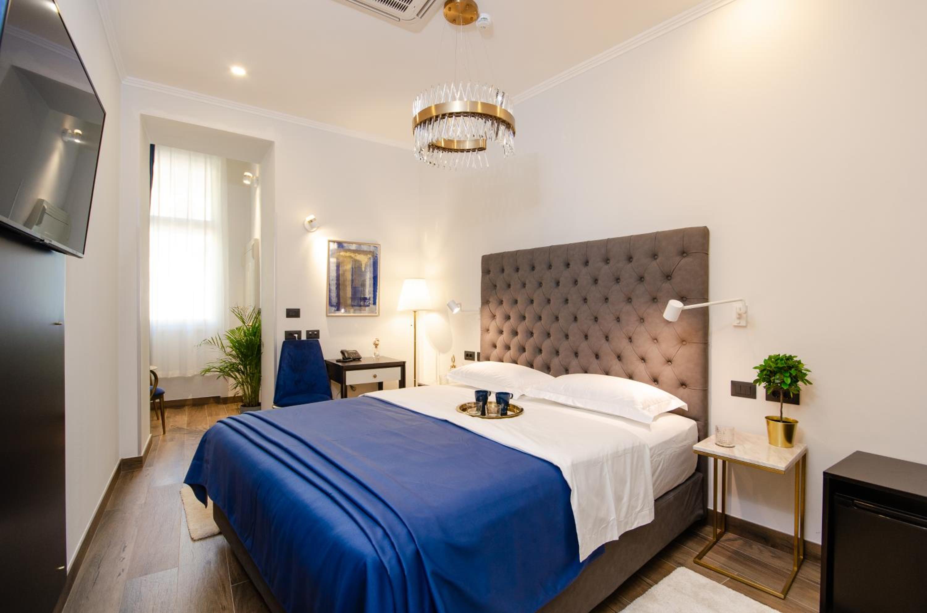 Superior King Room - Photo 9