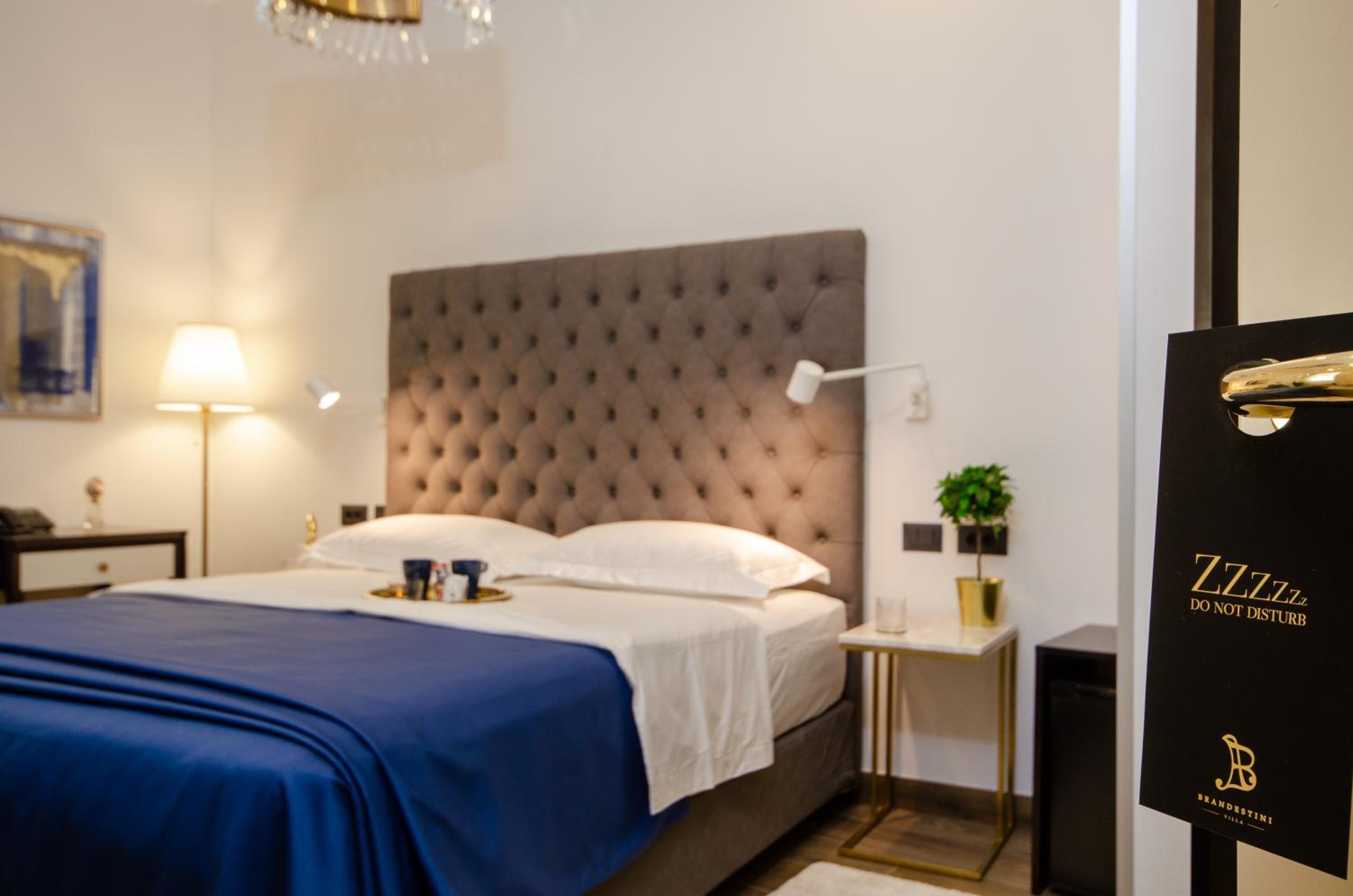 Superior King Room - Photo 12