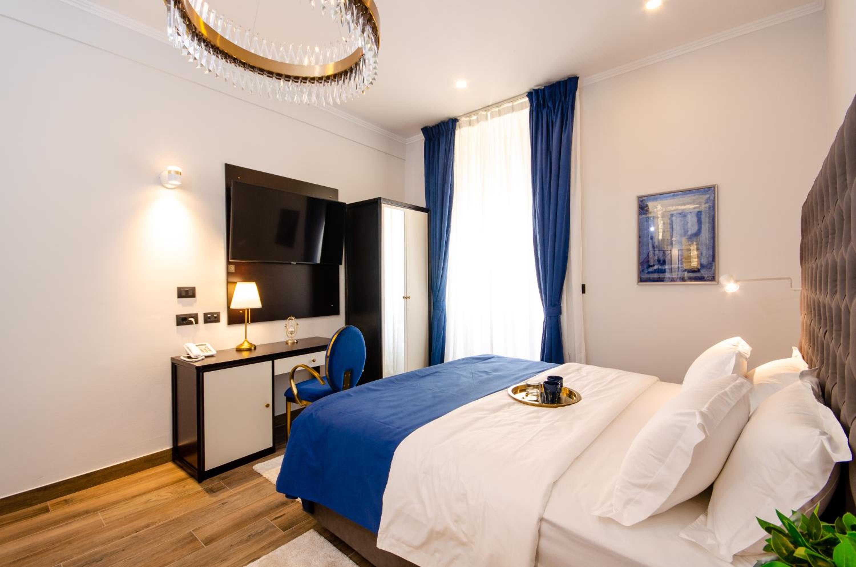 Deluxe King Room - Photo 15