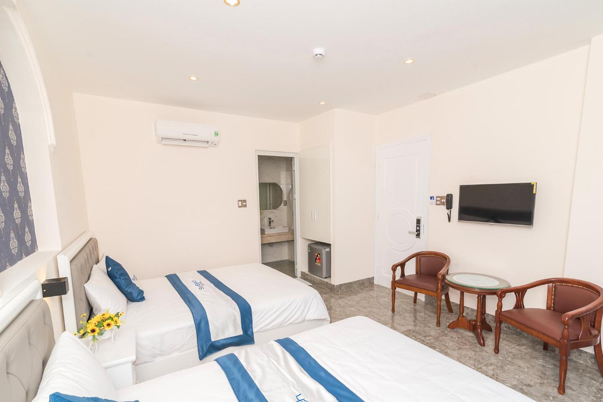 Deluxe Quadruple Room with Balcony photo 3