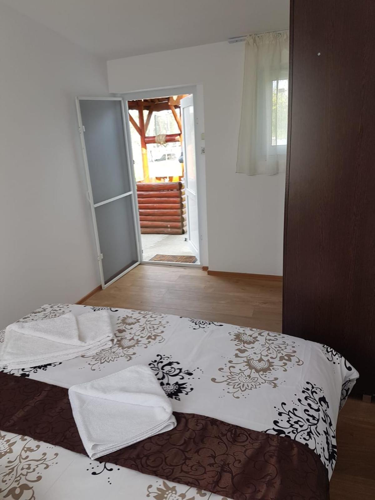Queen Room with Pool View - Photo 13
