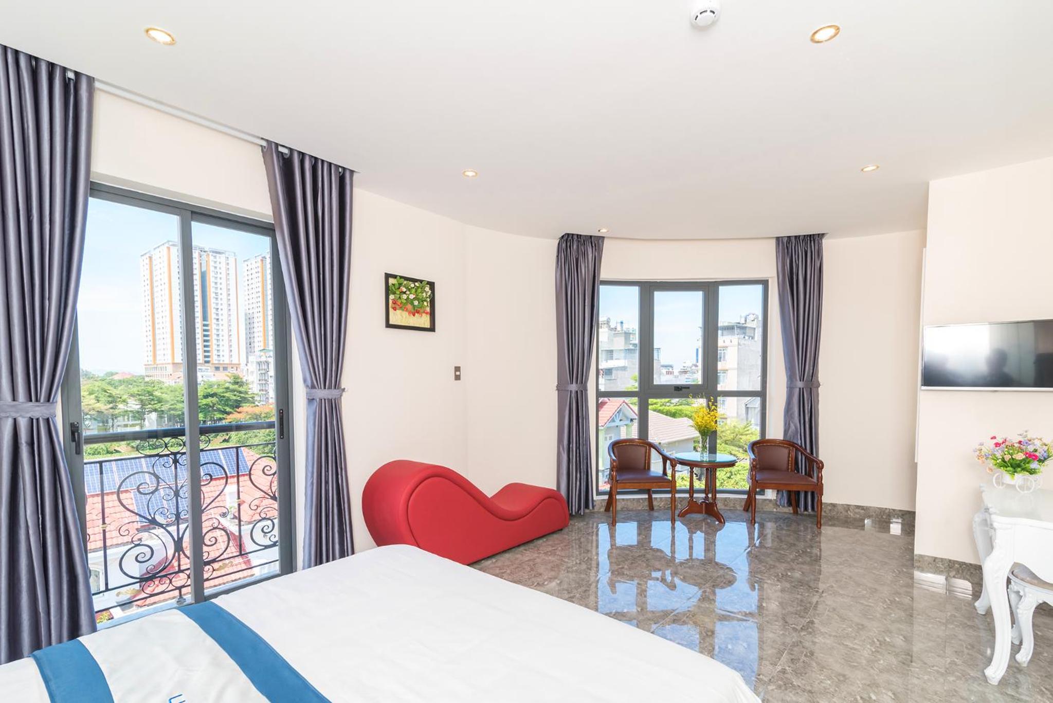 Suite with Balcony and Lake View photo 1