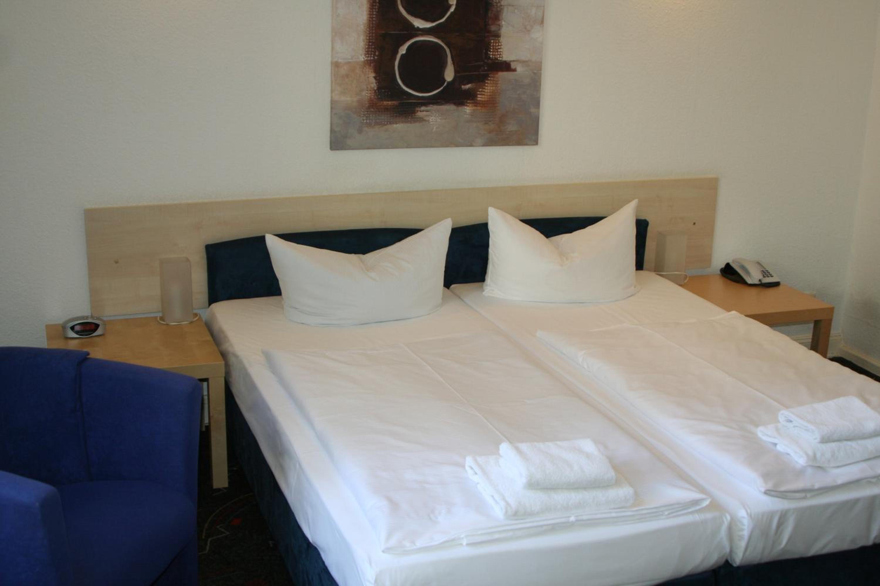 Large Double or Twin Room photo 3