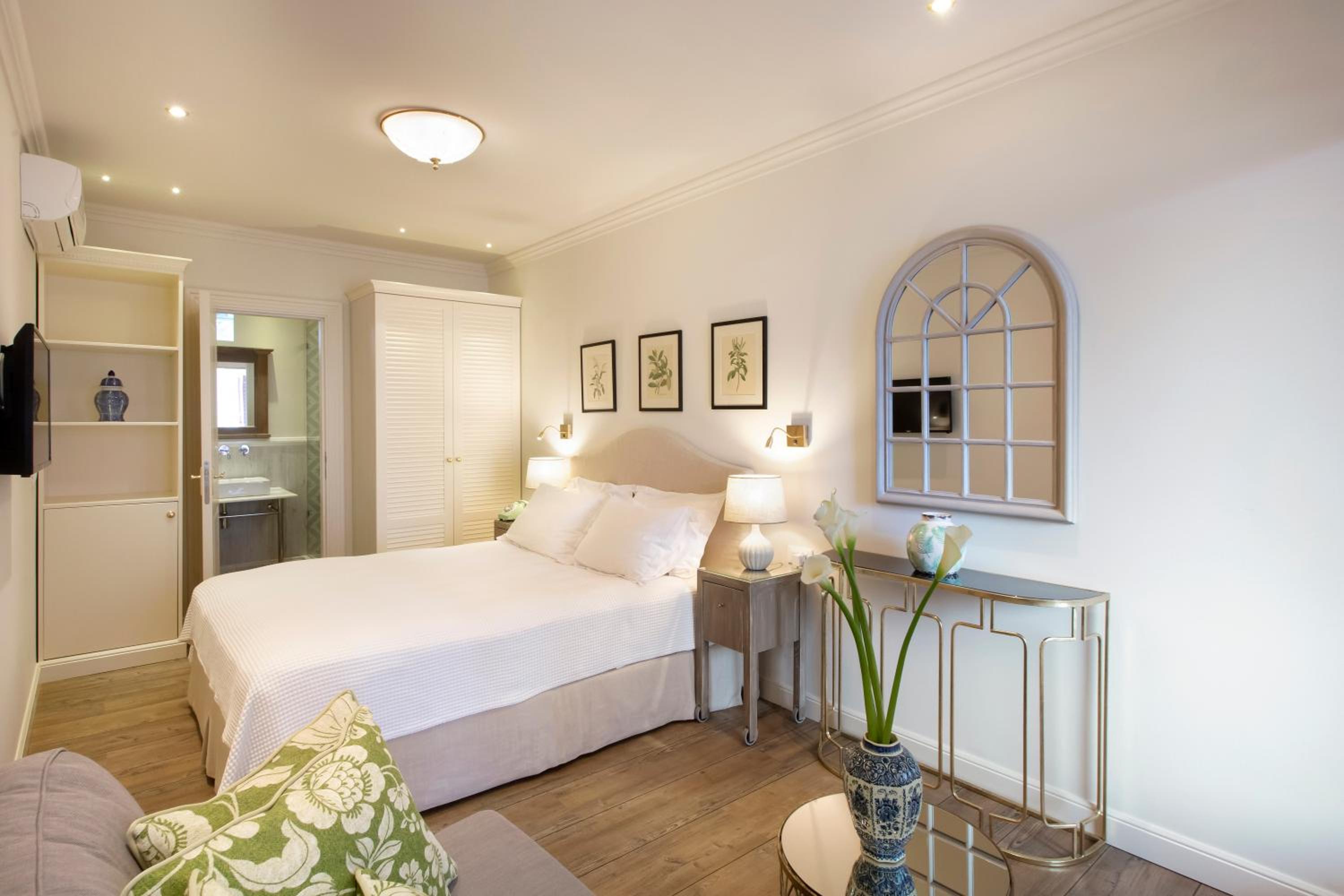 Standard Twin Room - Photo 1