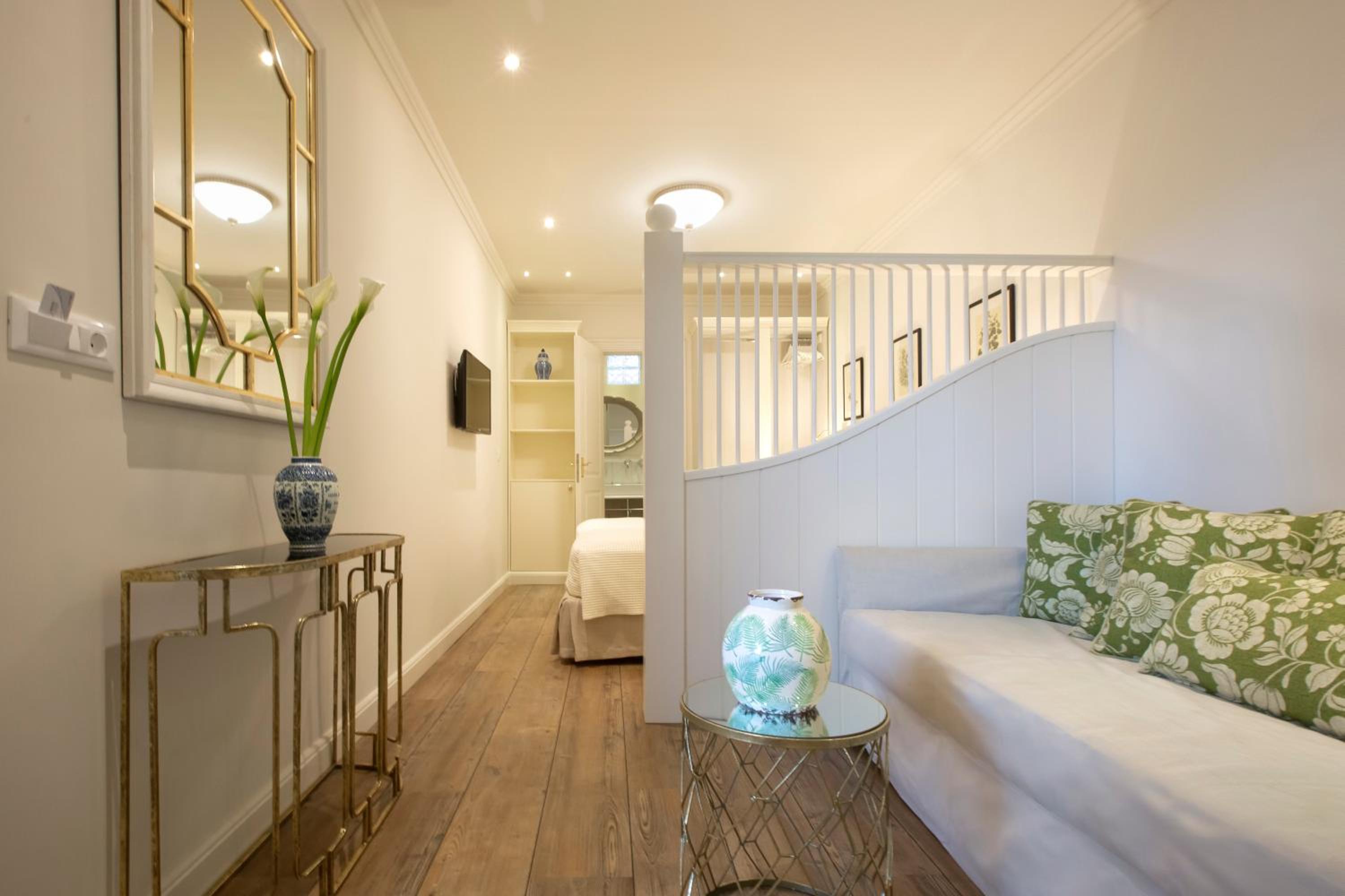 Standard Twin Room - Photo 24
