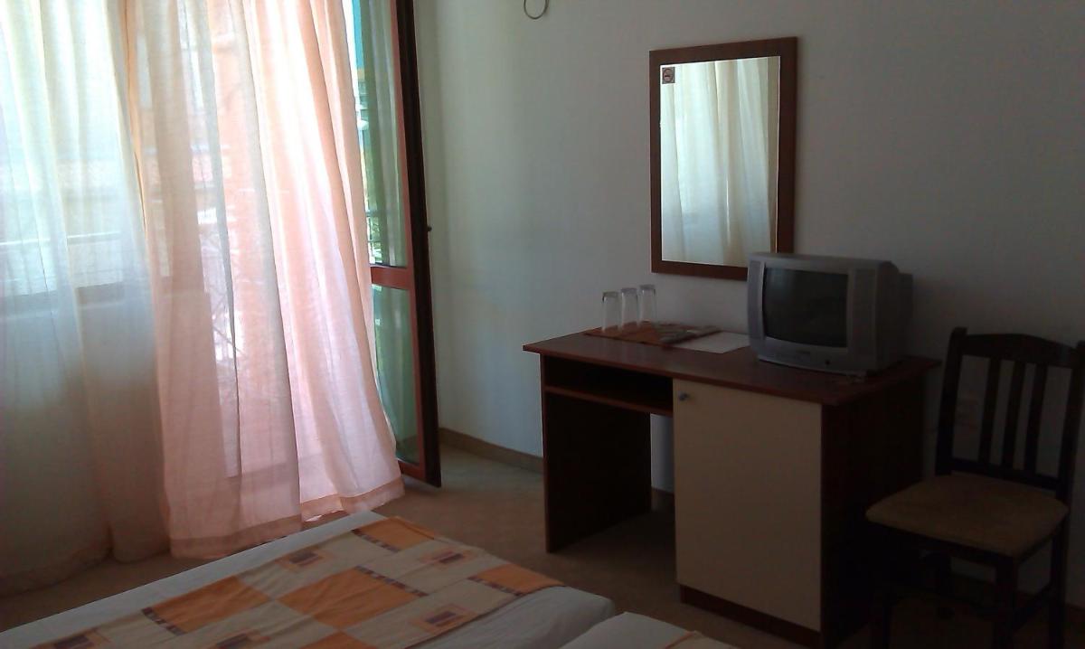 Twin Room with Balcony - Photo 2