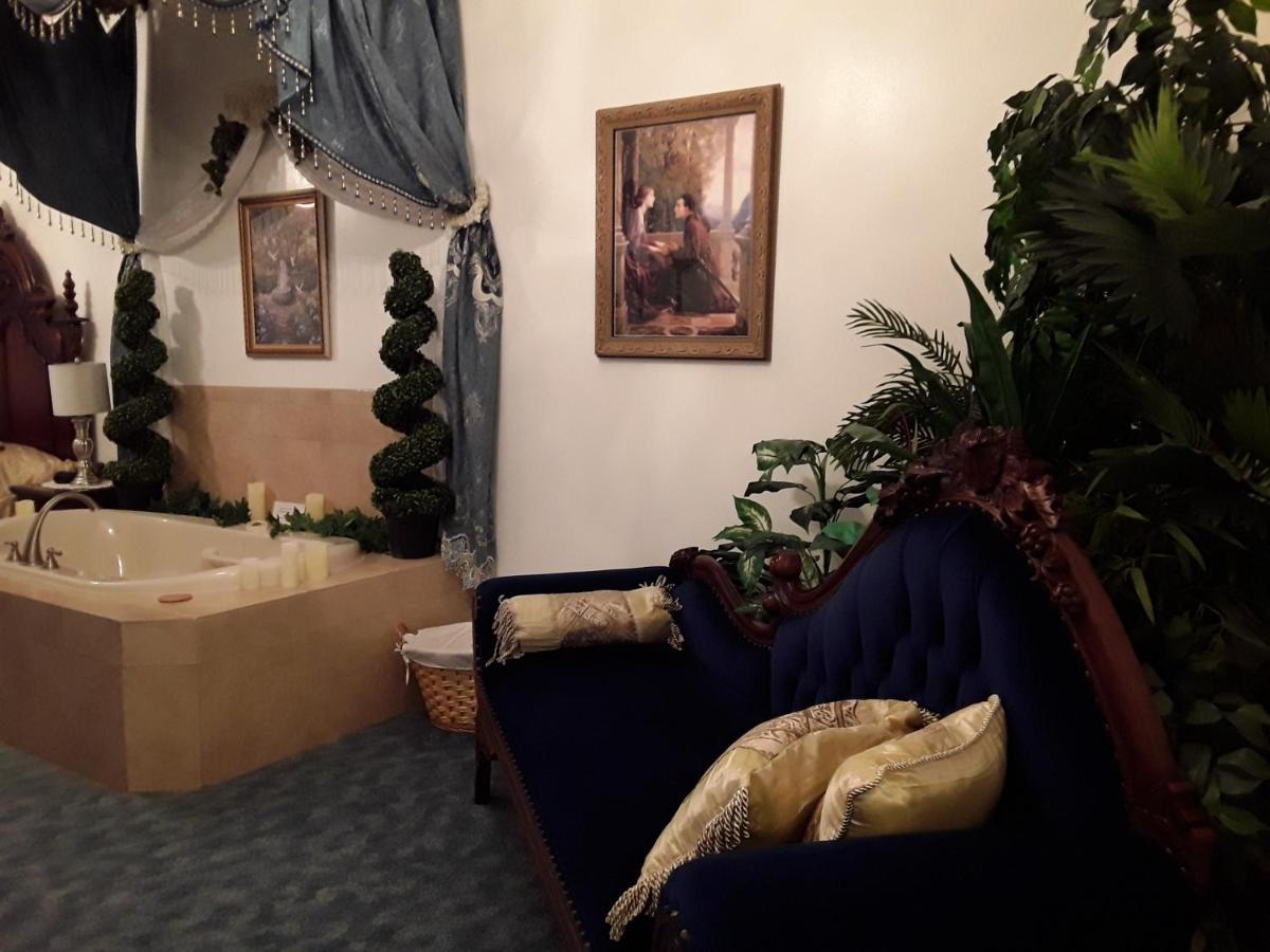 Deluxe Queen Suite photo 3
