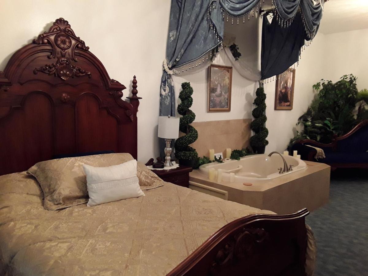 Deluxe Queen Suite photo 2