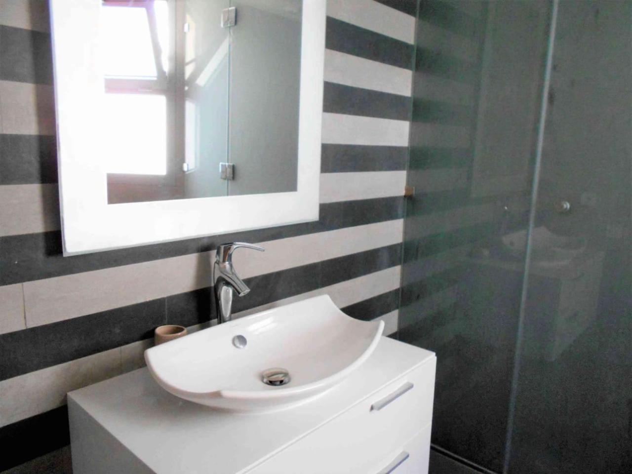 Apartment with Sea View - Photo 4