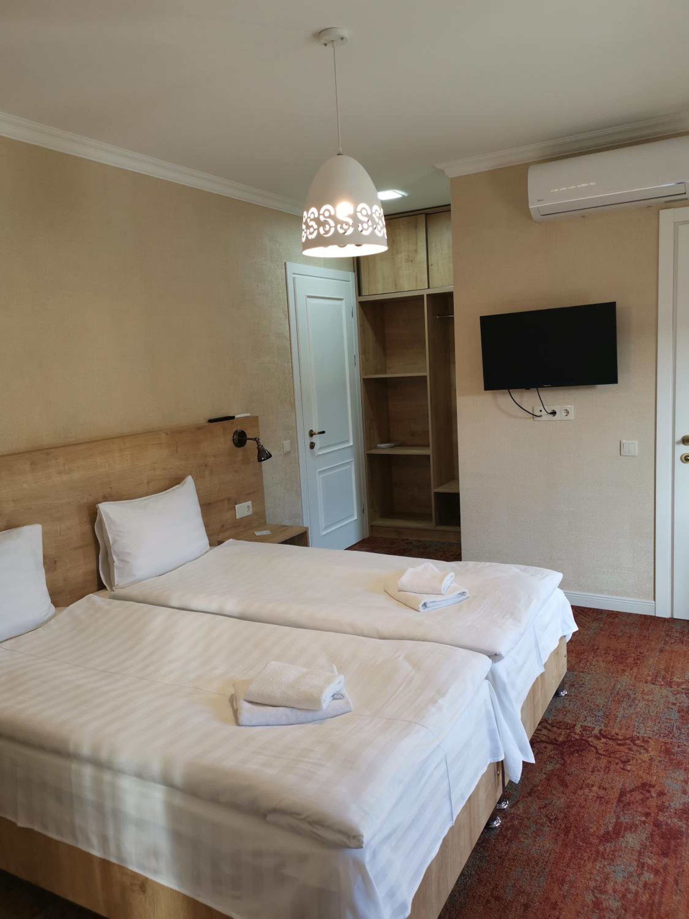 Triple Room with City View