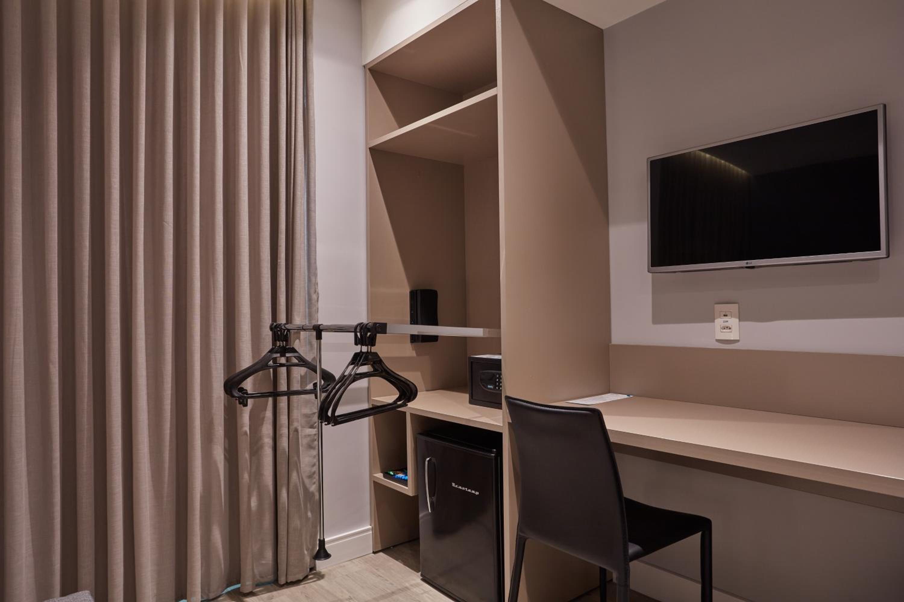 Double Room - Disability Access photo 2