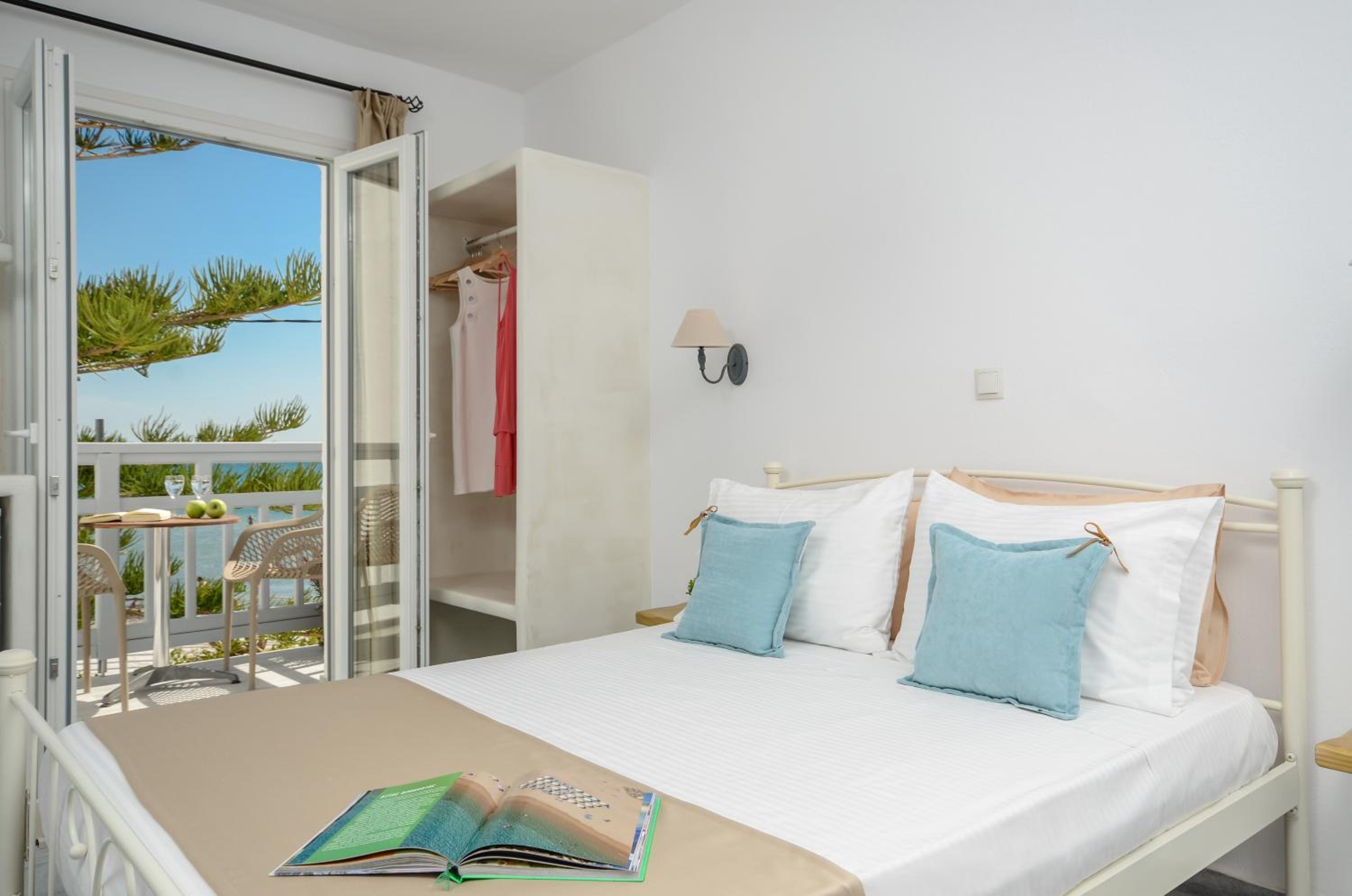 Deluxe Double Room with Balcony and Sea View photo 3