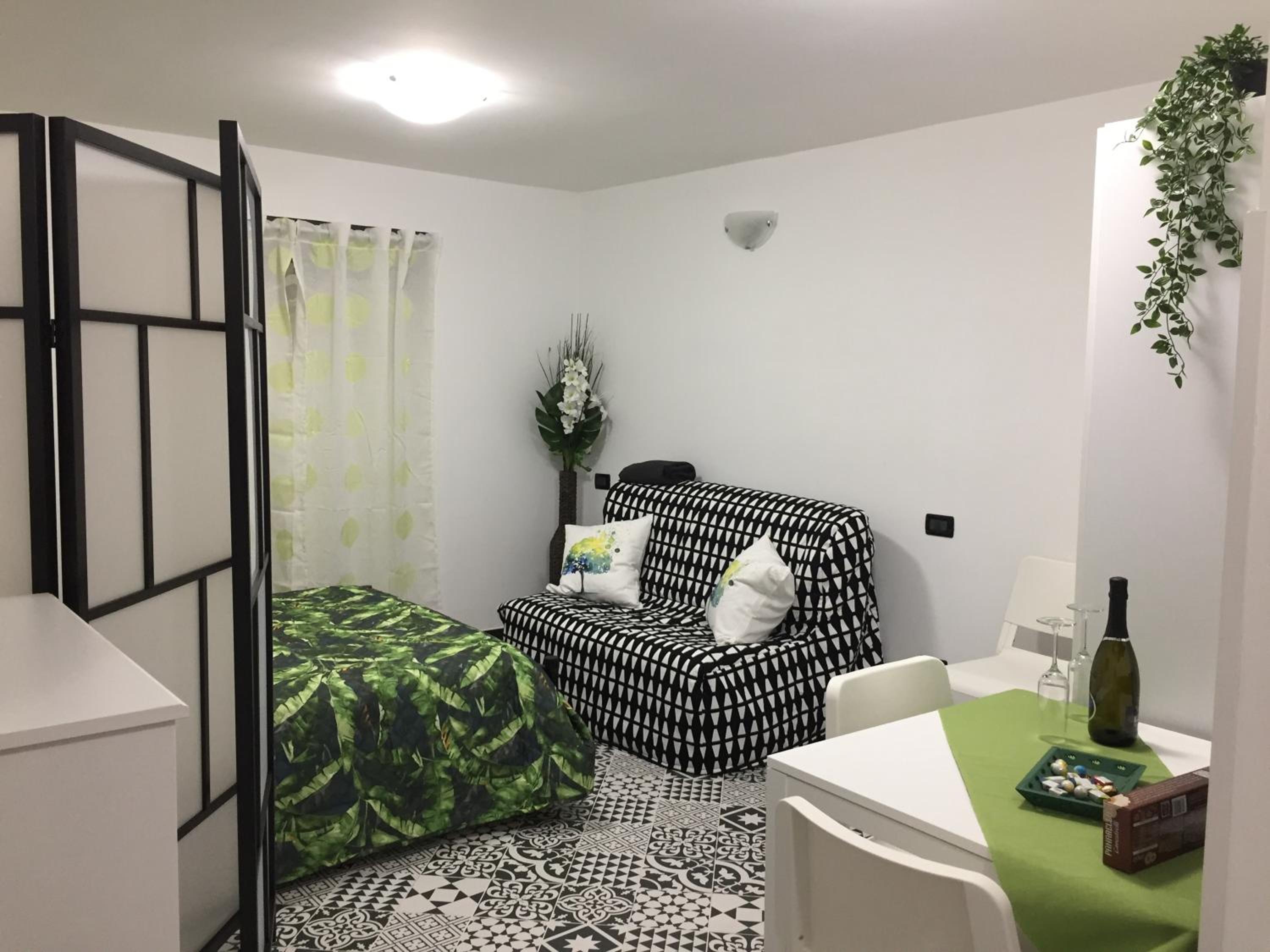 One-Bedroom Apartment - Photo 1