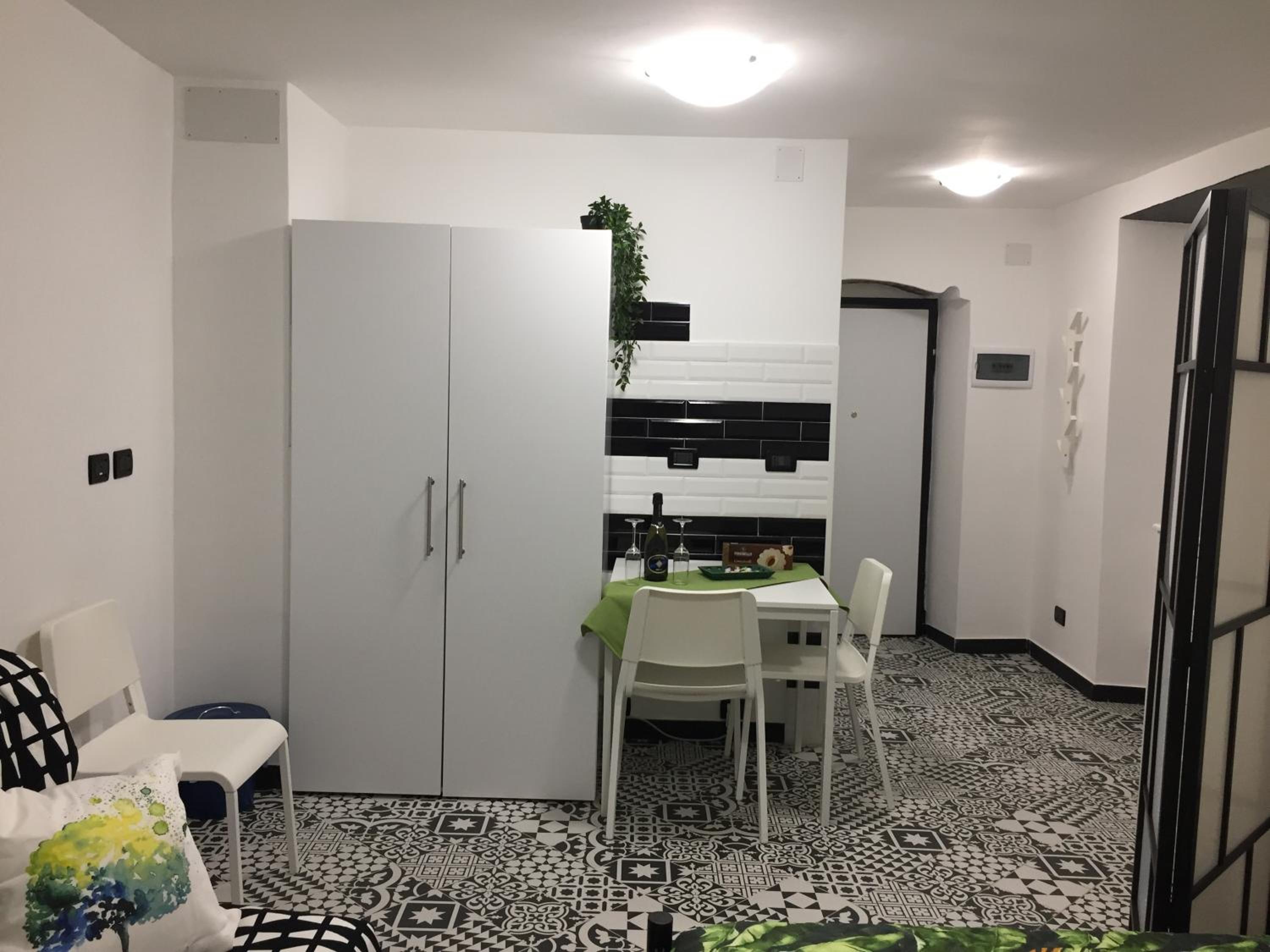 One-Bedroom Apartment - Photo 4