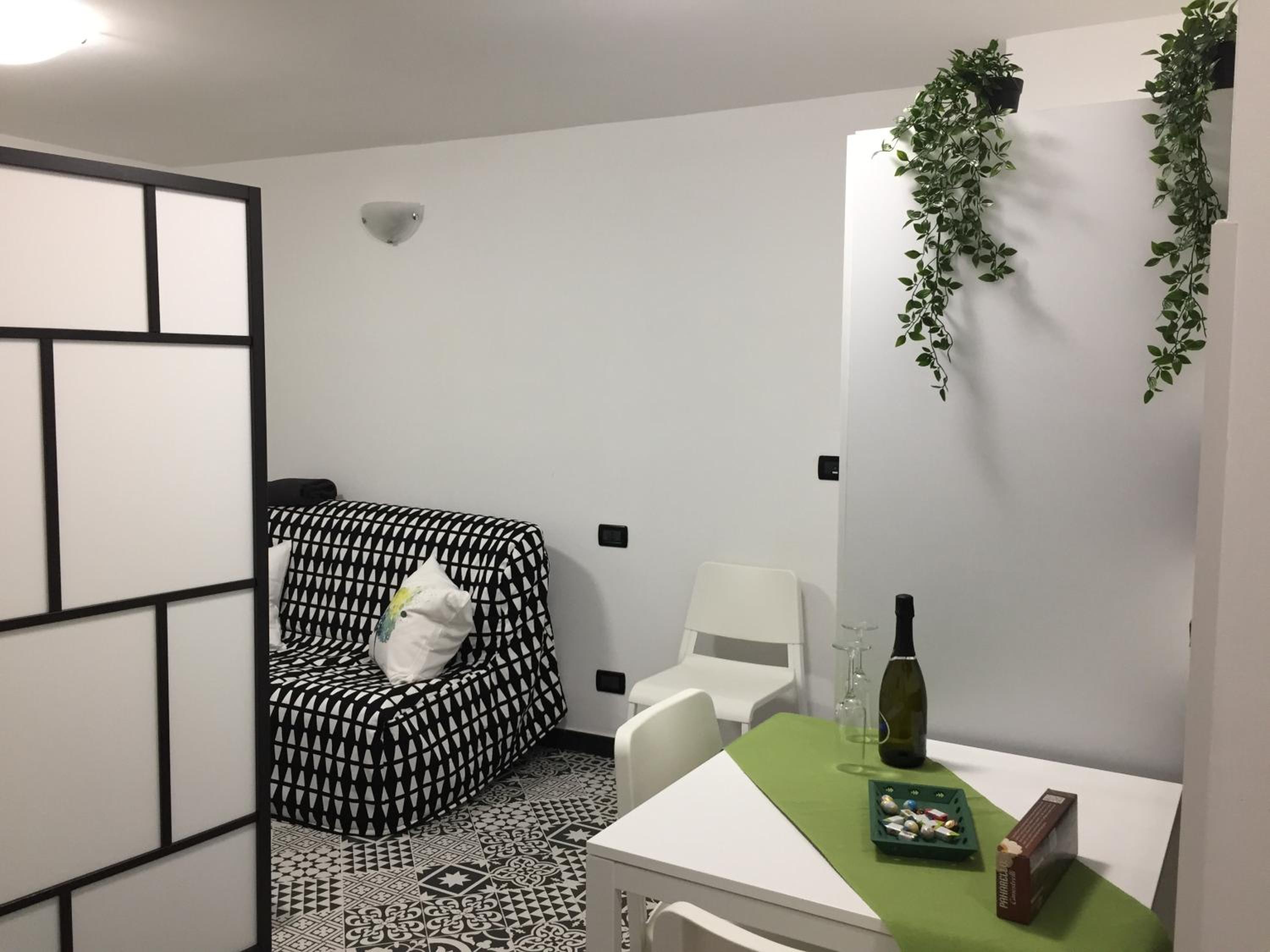 One-Bedroom Apartment - Photo 3