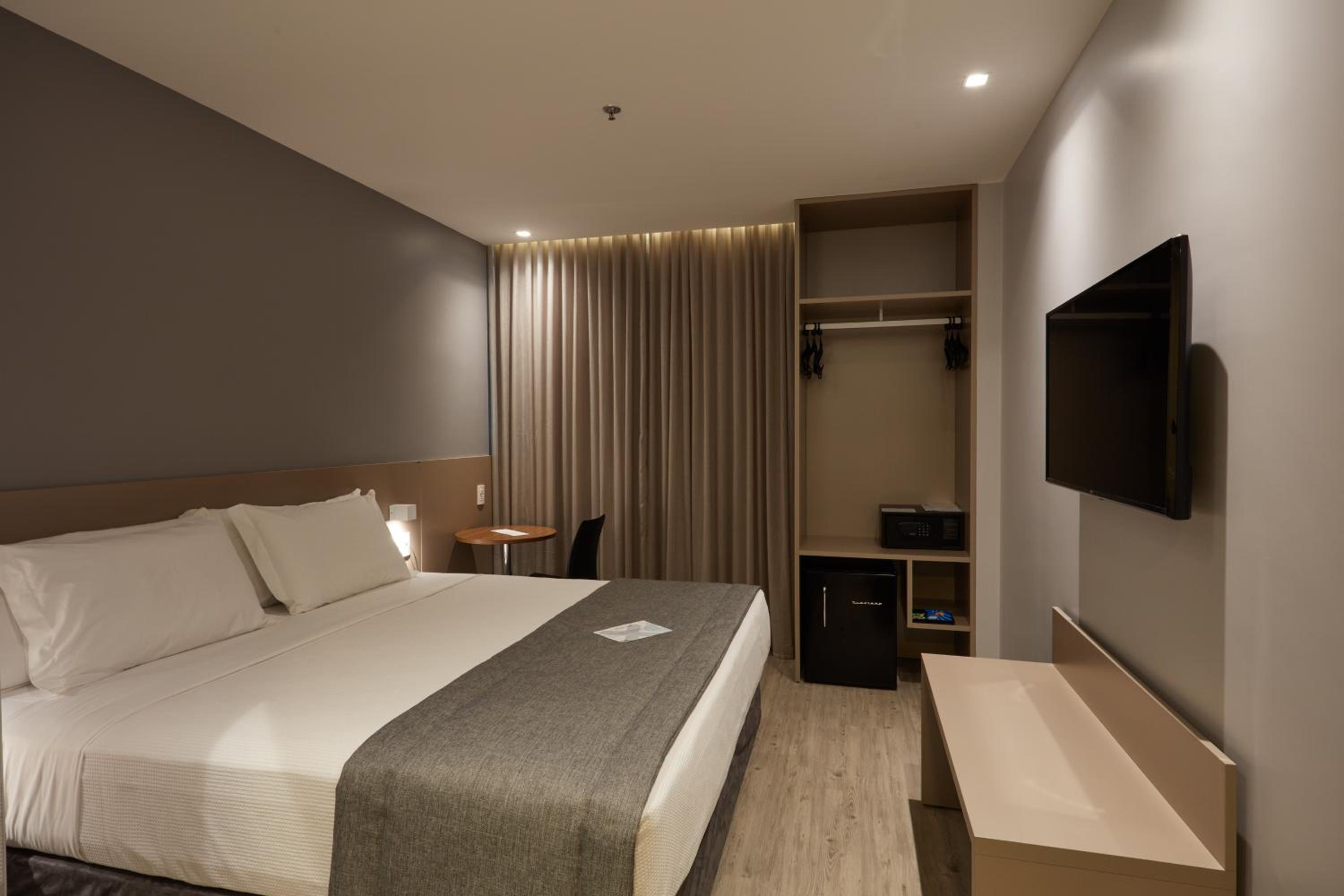 Standard King Room photo 1