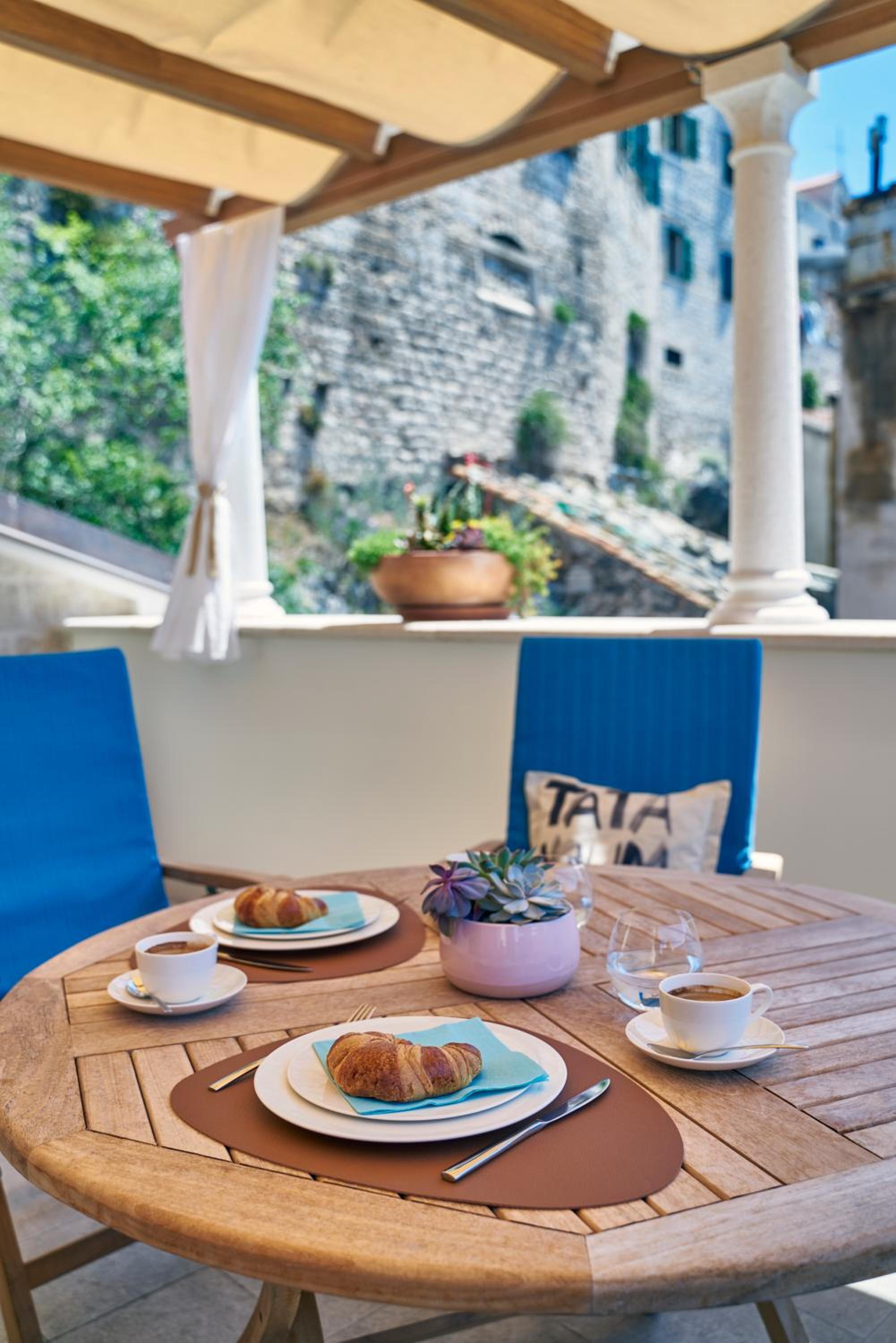 Deluxe Apartment with Terrace - Photo 19