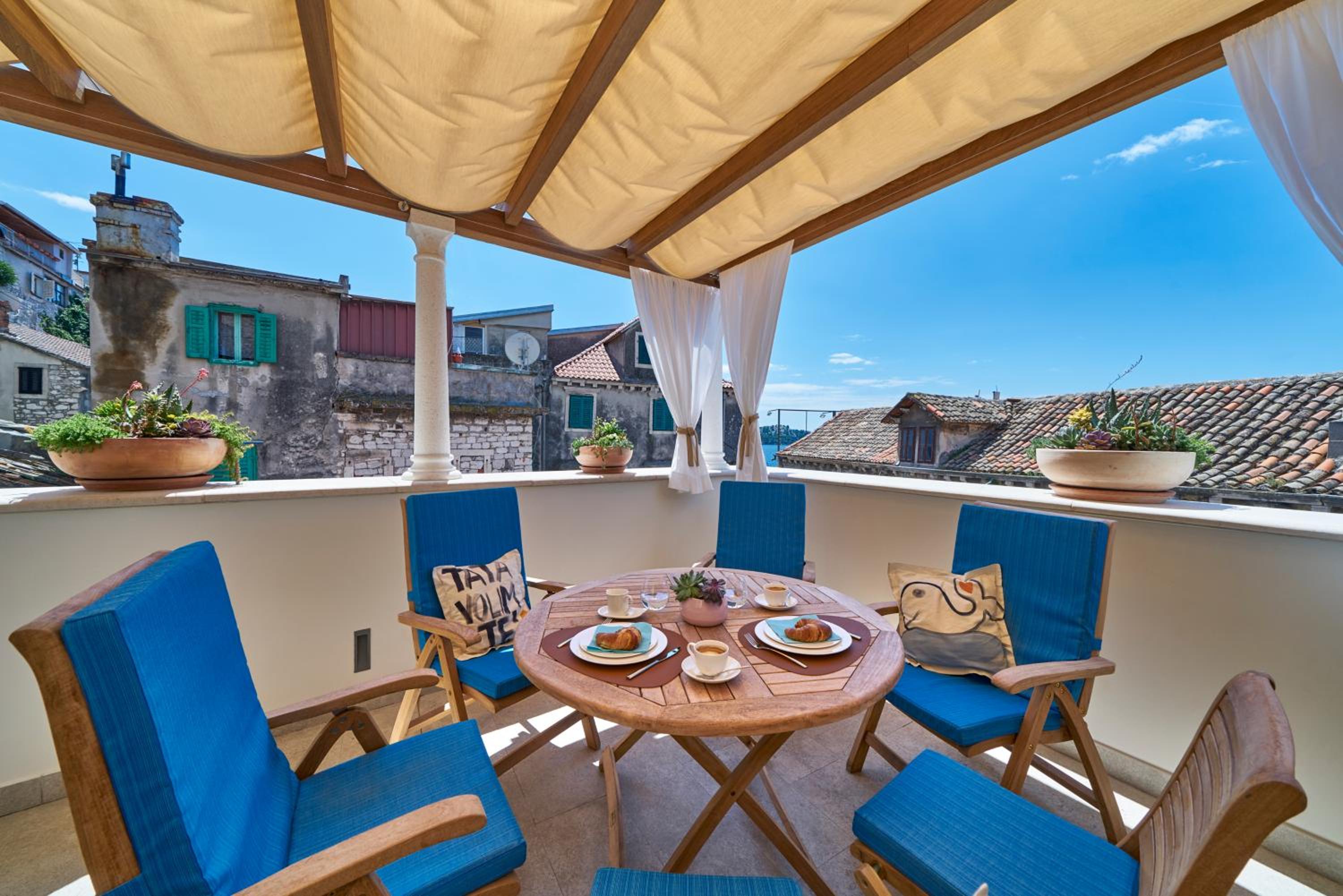 Deluxe Apartment with Terrace - Photo 20