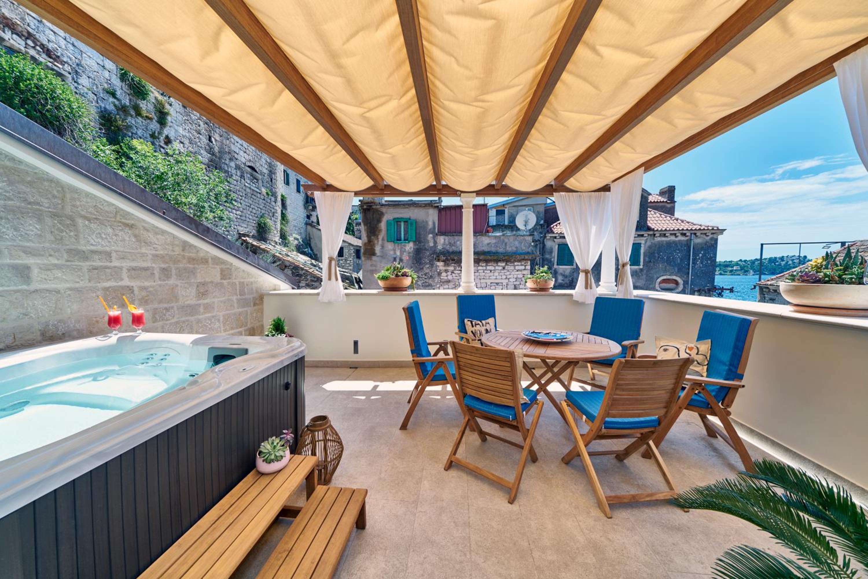 Deluxe Apartment with Terrace - Photo 21