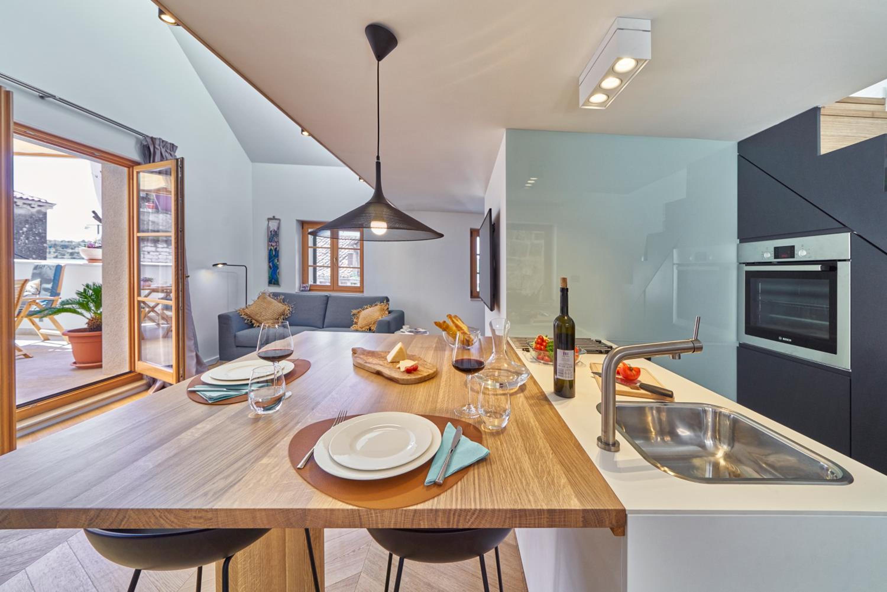 Deluxe Apartment with Terrace - Photo 18