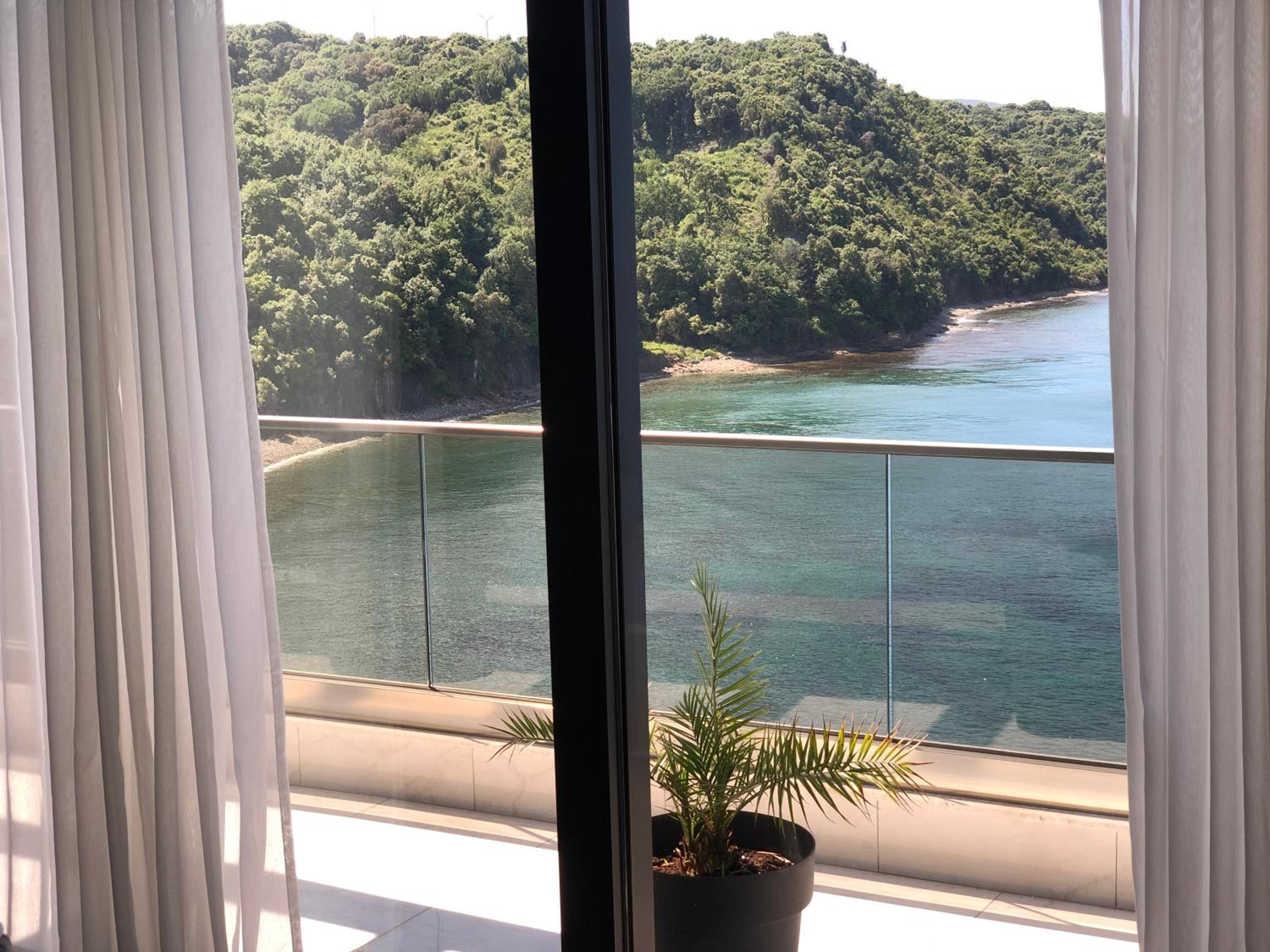 Deluxe Suite with Sea View photo 2