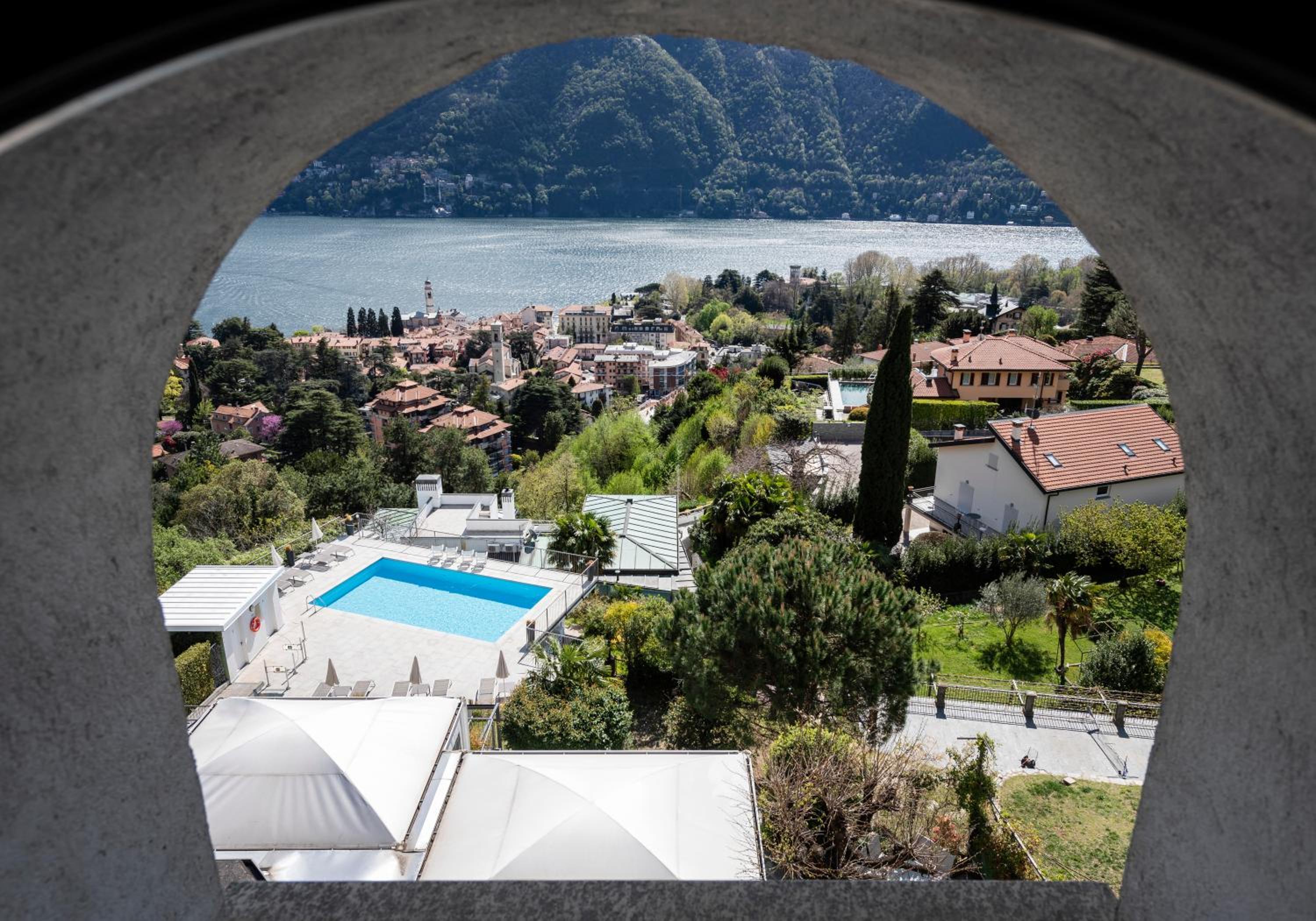 Junior Suite with Lake View - Photo 5