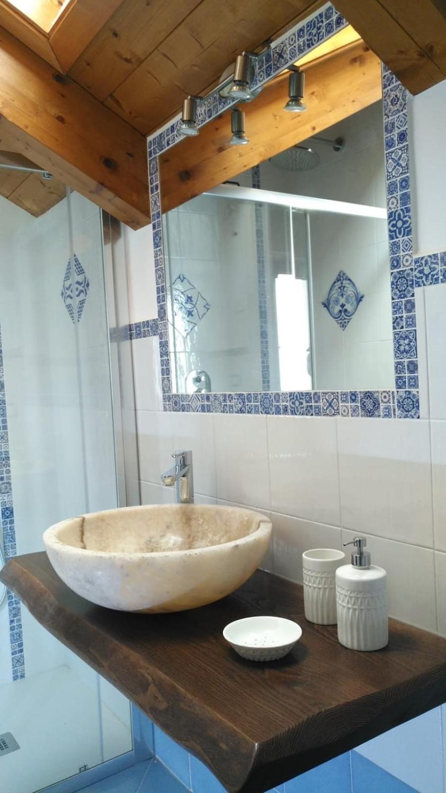 Double Room with Spa Bath - Photo 2